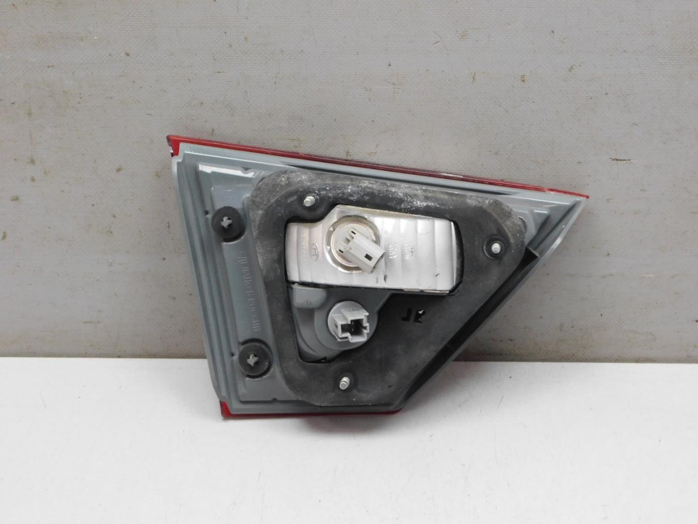 Фонарь задний внутренний правый