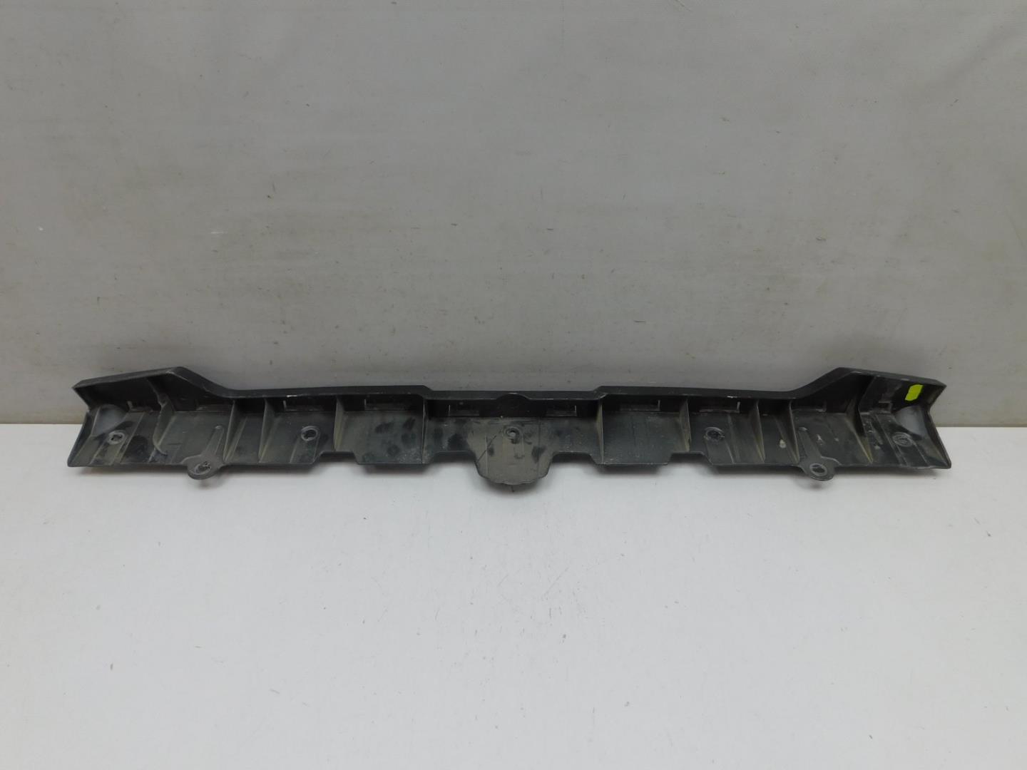 Кронштейн заднего бампера