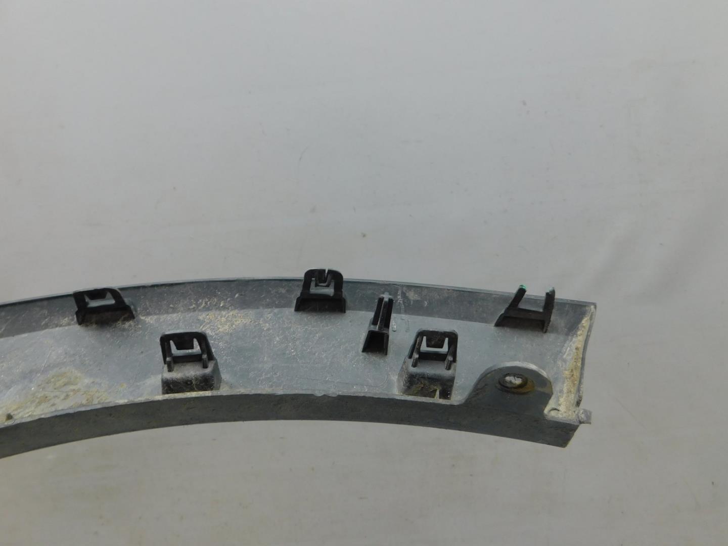 Накладка переднего крыла левого