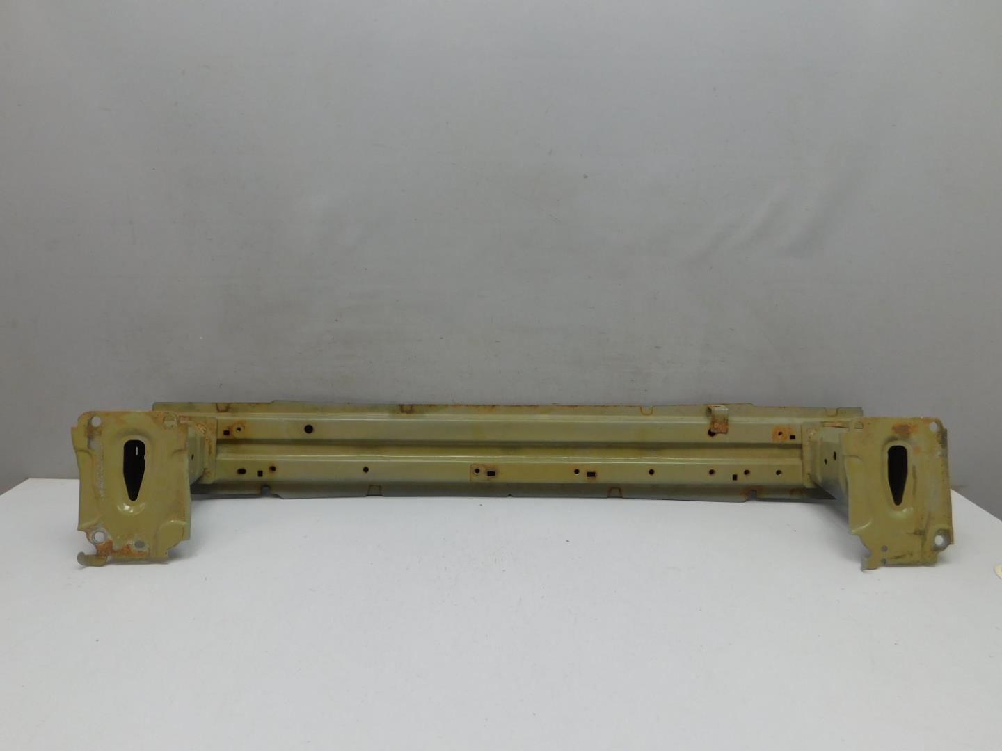 Усилитель переднего бампера