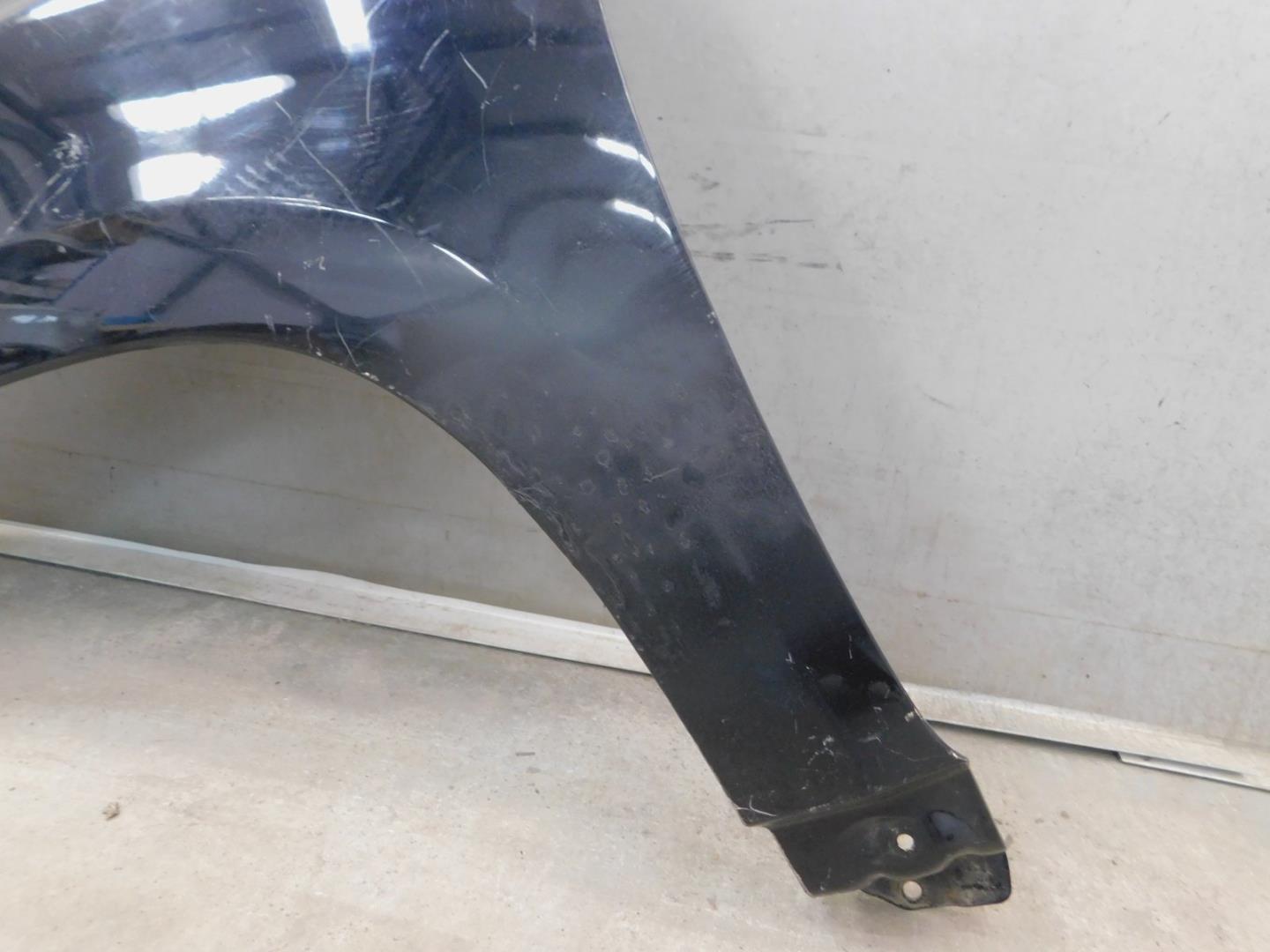 Крыло переднее левое