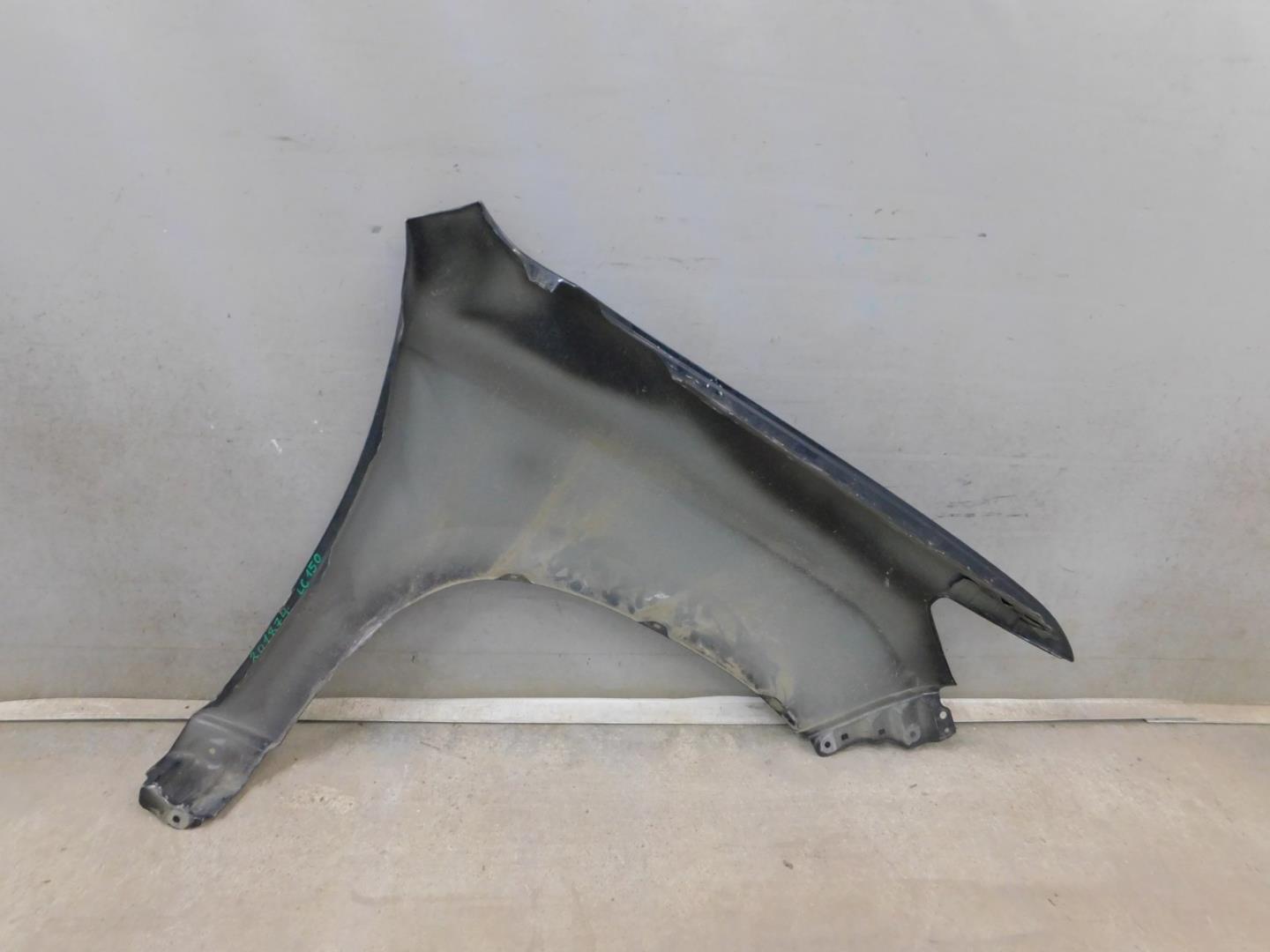 Крыло переднее левое