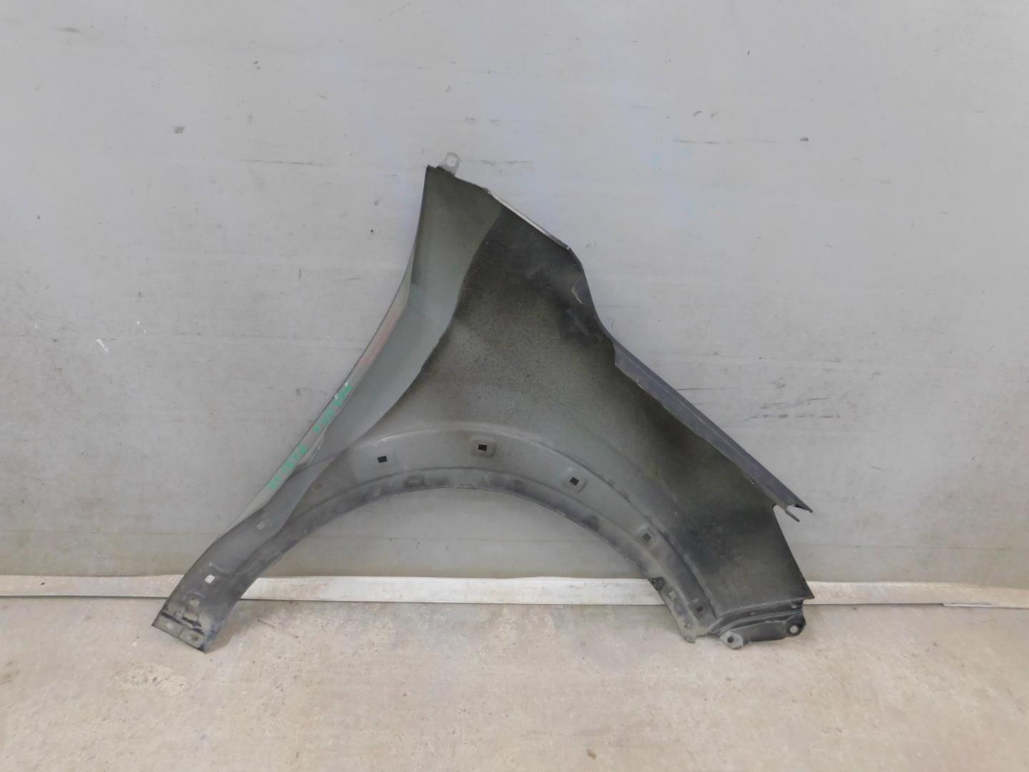 Крыло переднее левое