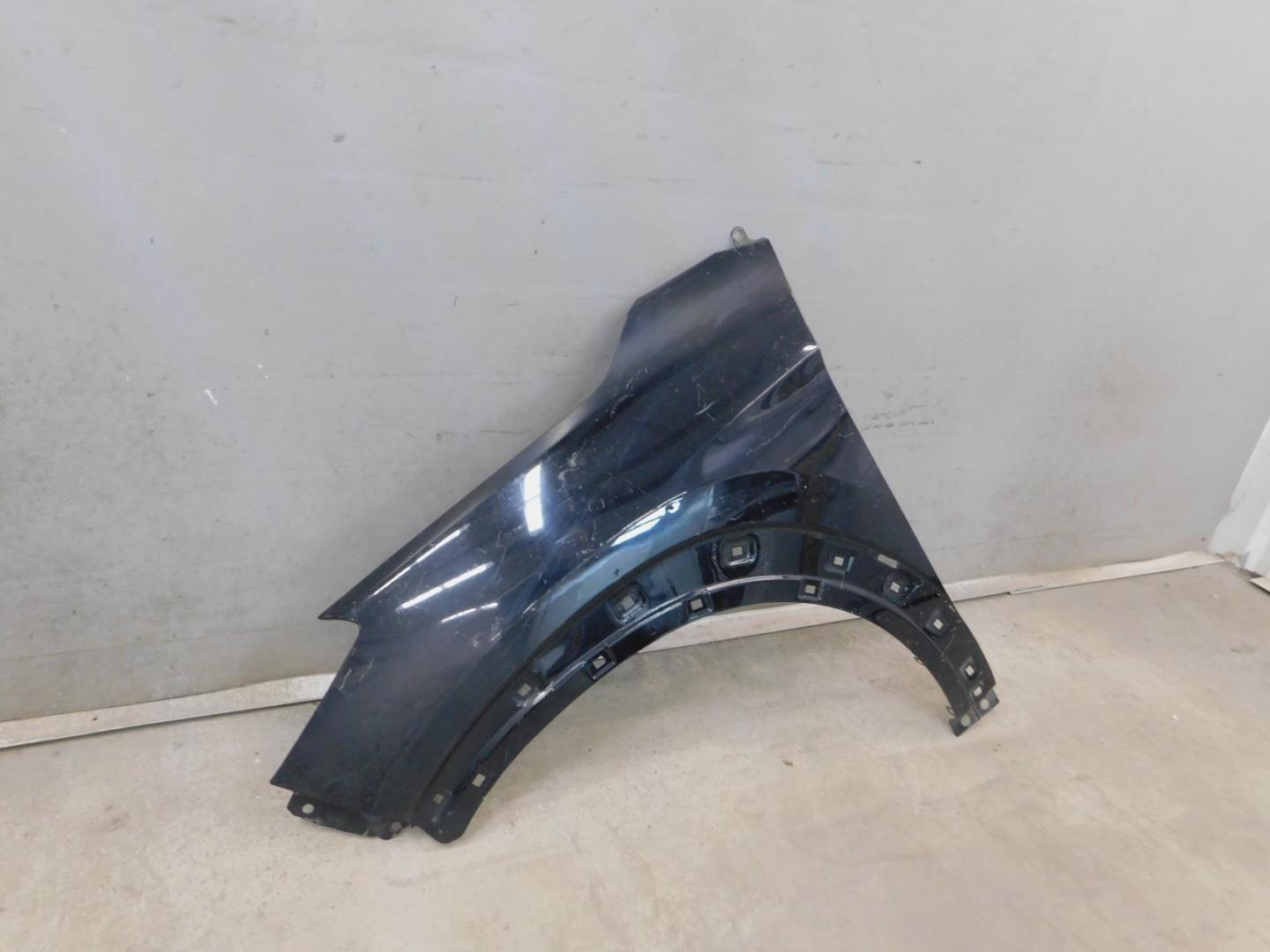 Крыло переднее левое