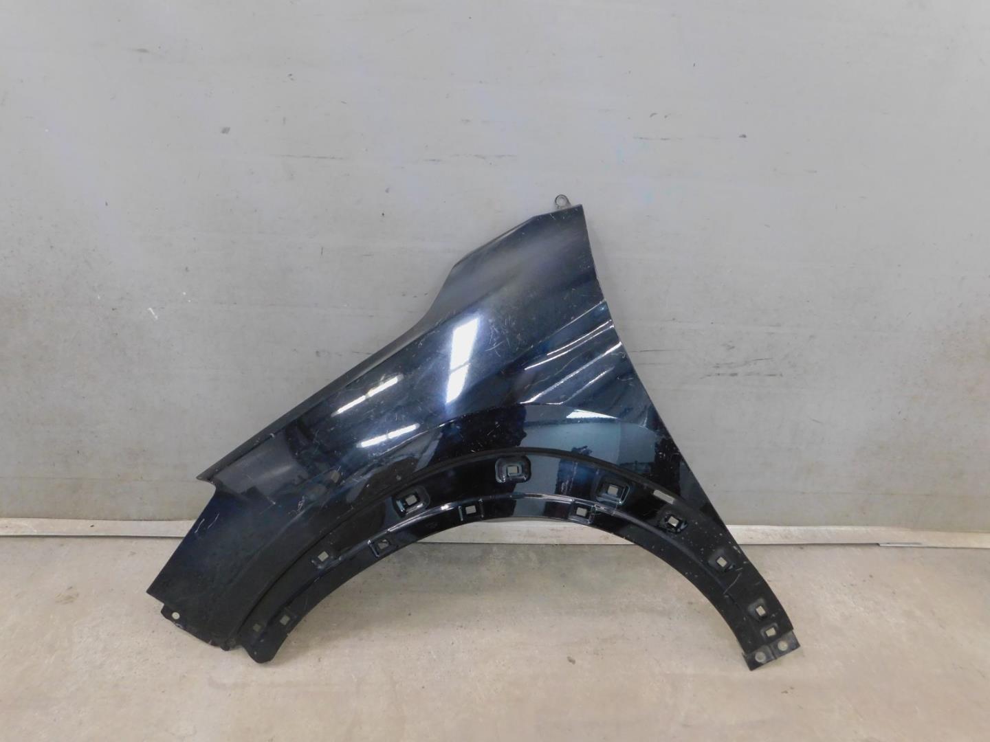 Крыло переднее левое