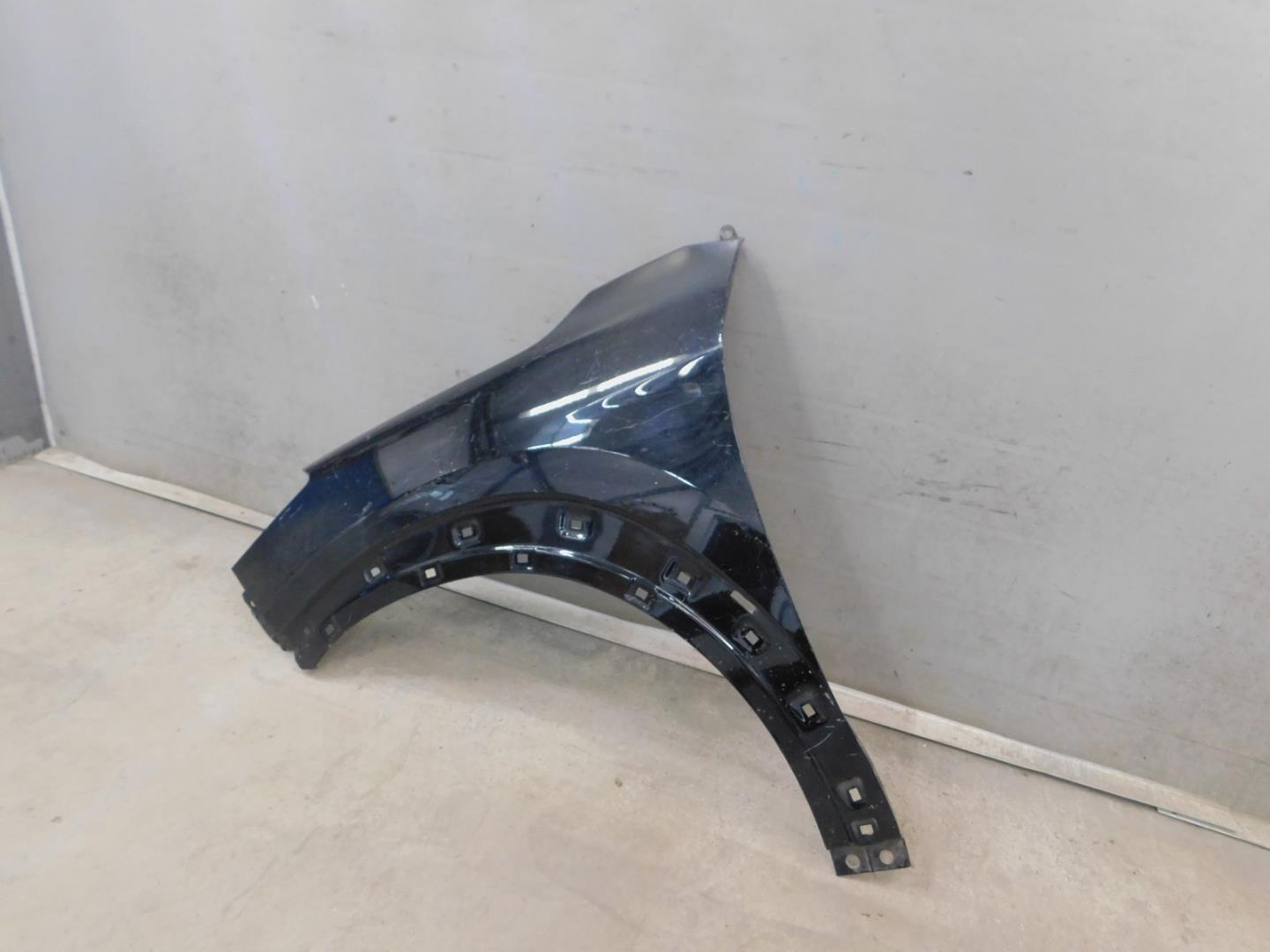 Крыло переднее левое