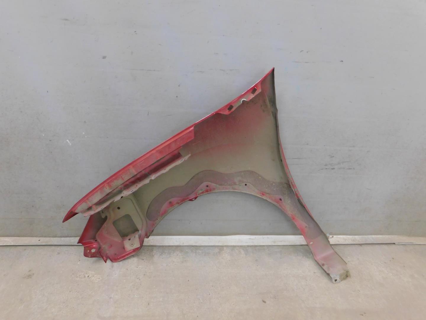 Крыло переднее правое