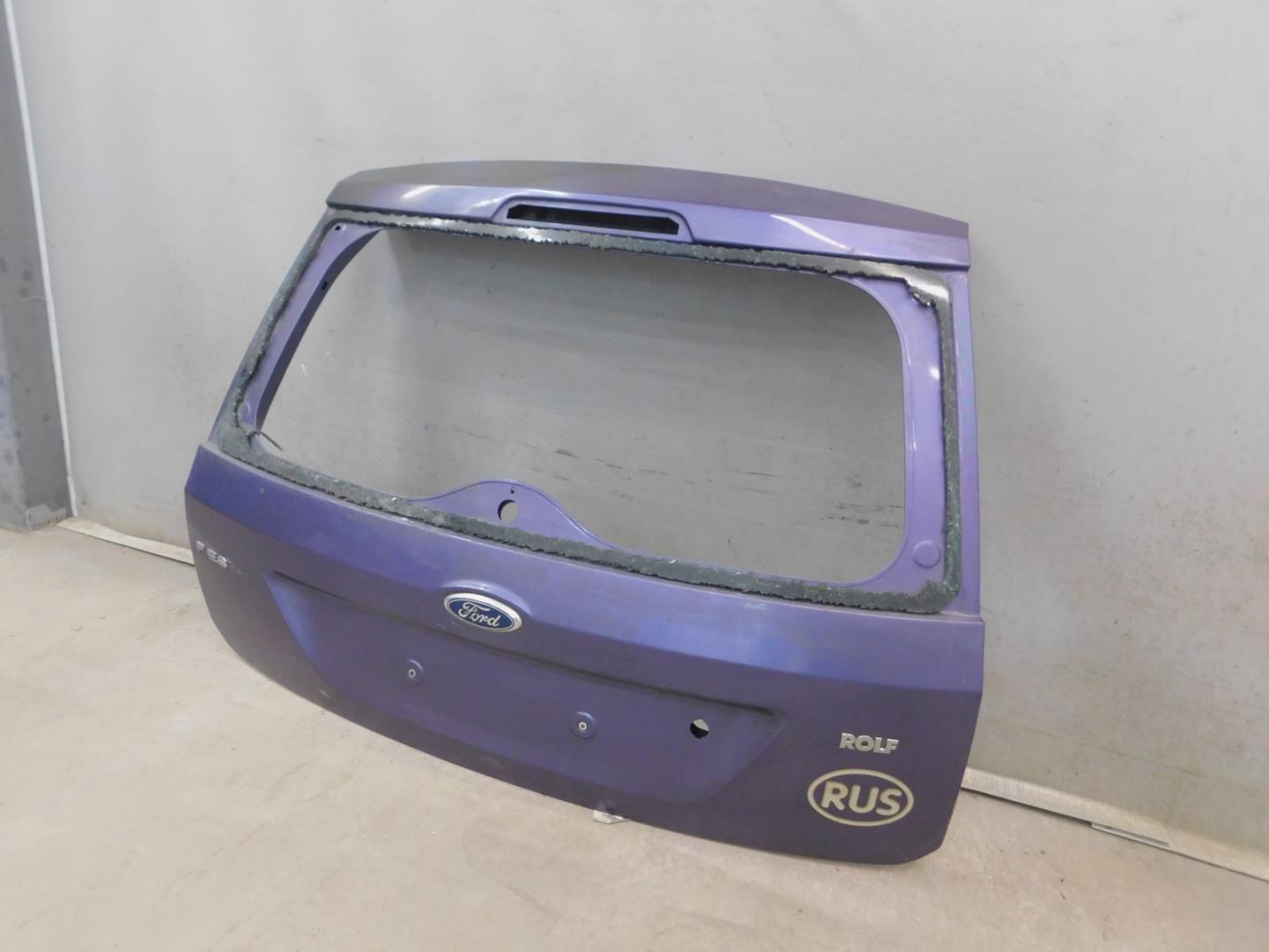 Дверь багажника