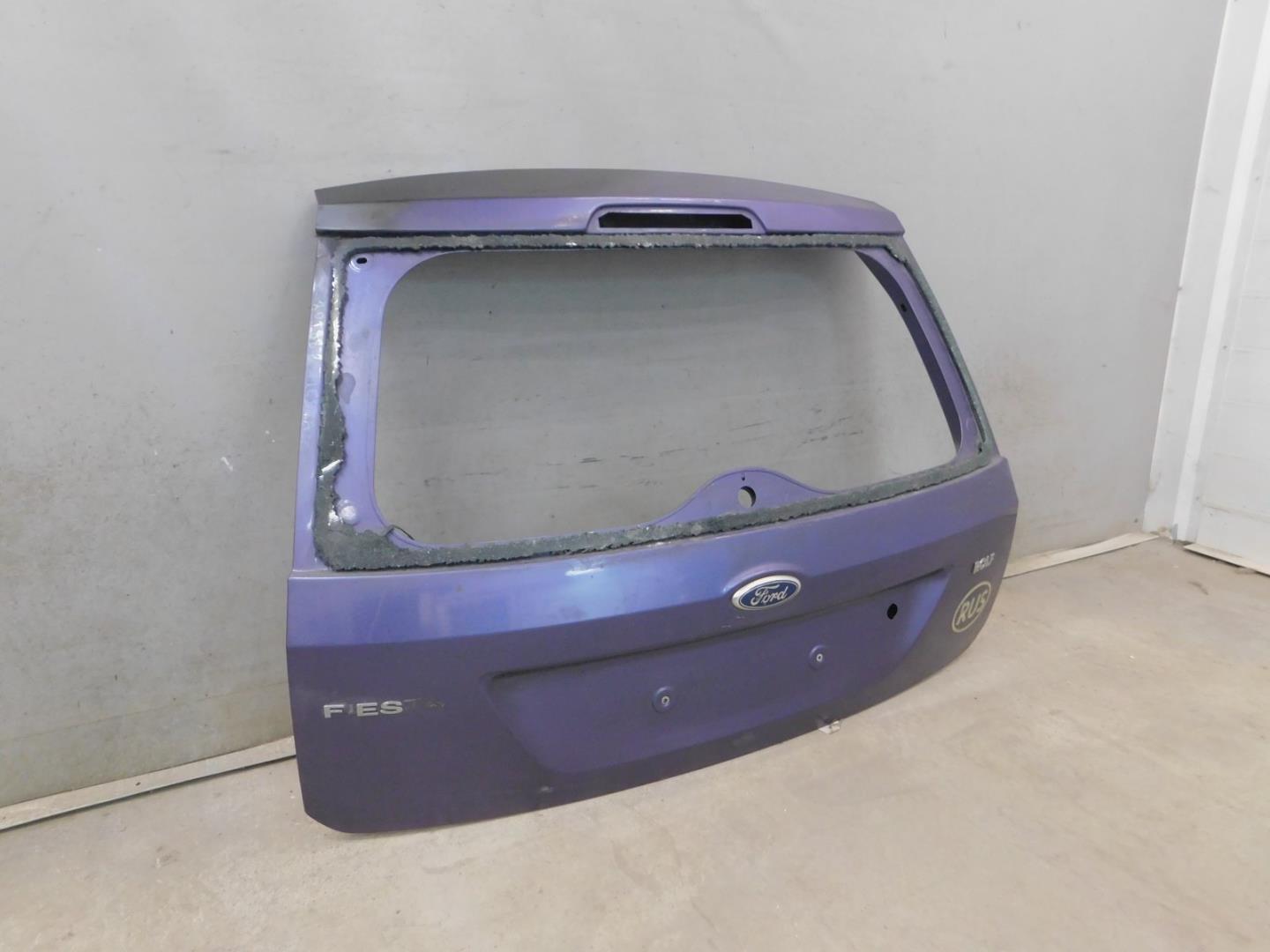 Дверь багажника