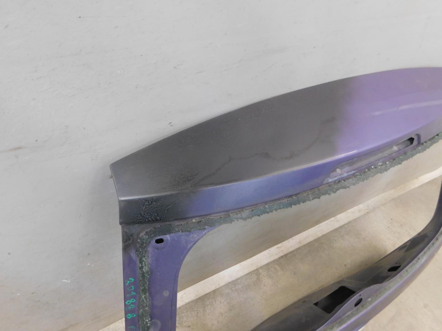 Дверь багажника