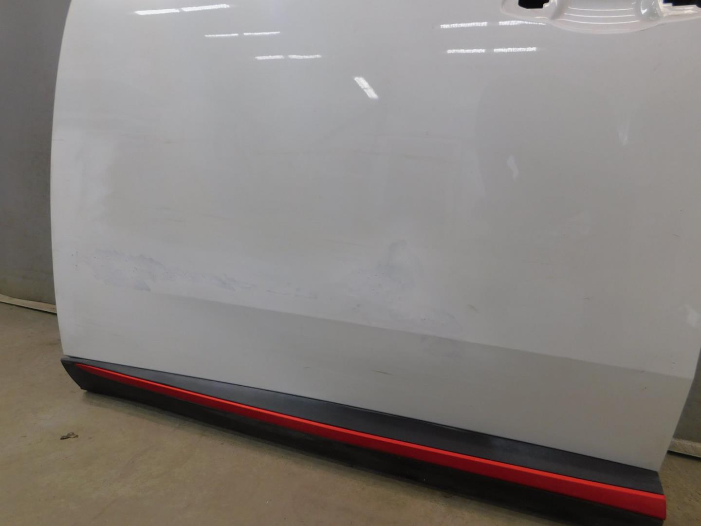 Дверь передняя левая