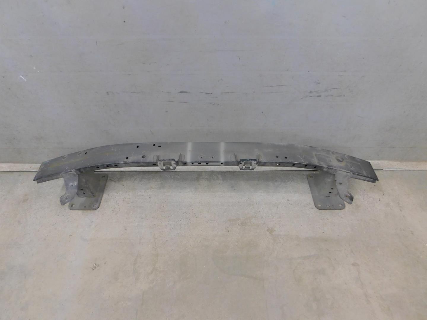 Усилитель переднего бампера