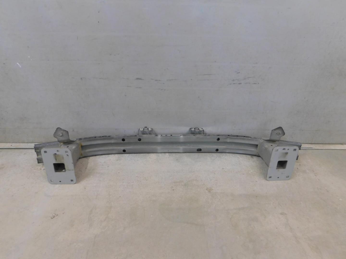 Усилитель переднего бампера