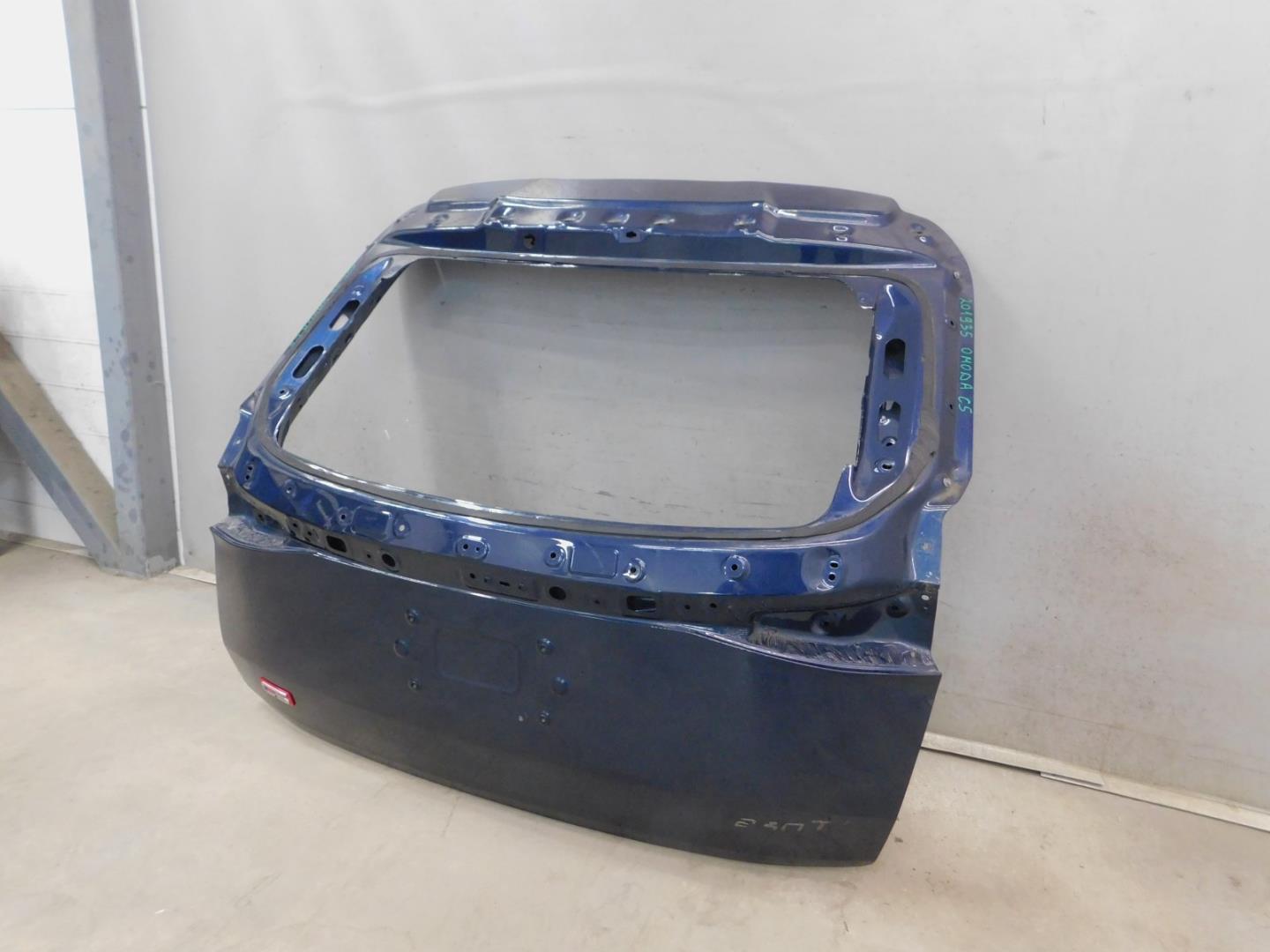 Дверь багажника