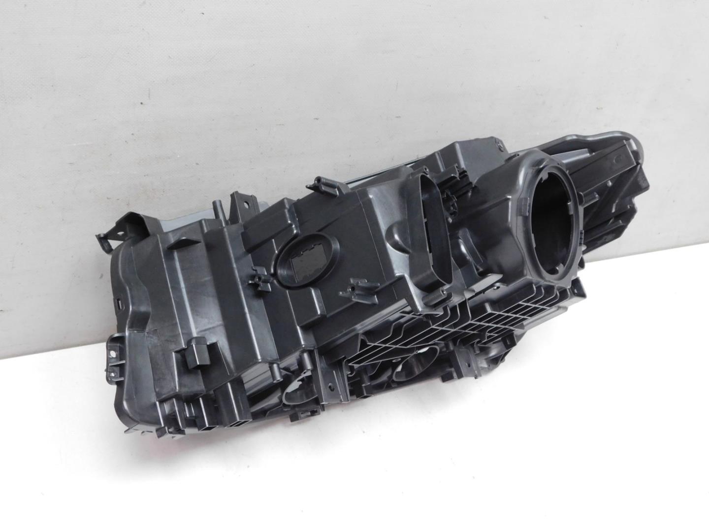 Корпус фары правой