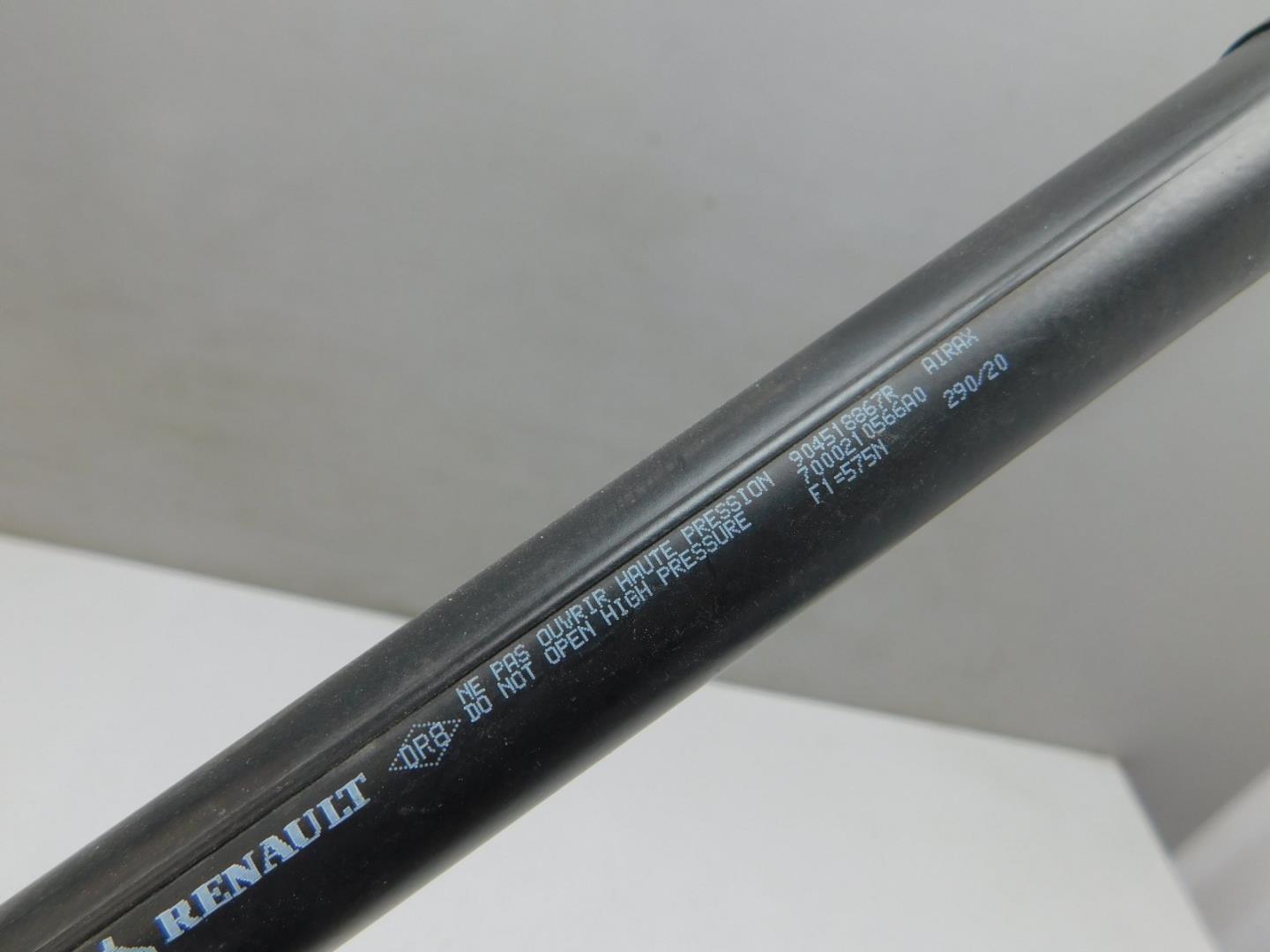 Амортизатор двери багажника