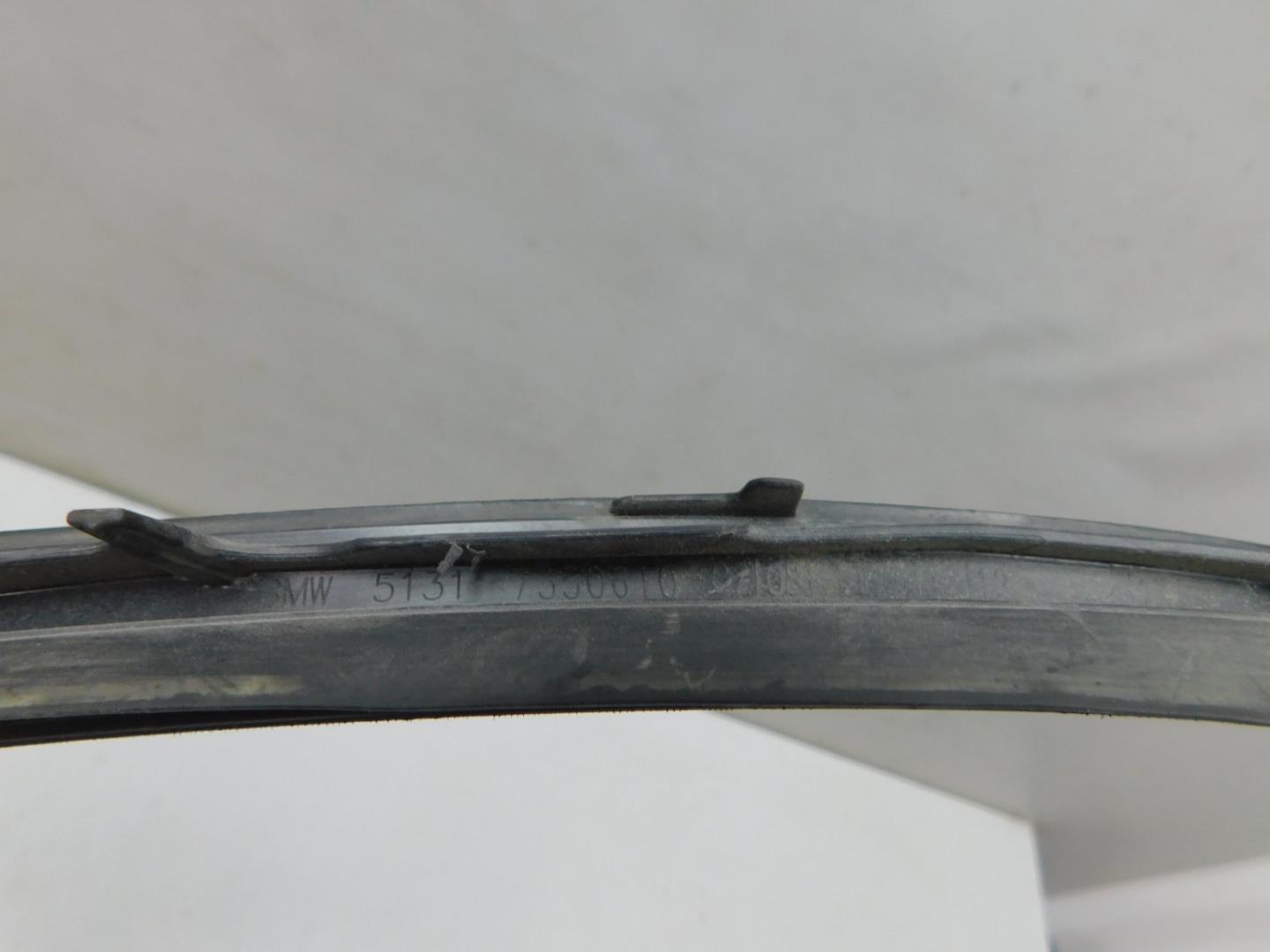 Молдинг лобового стекла