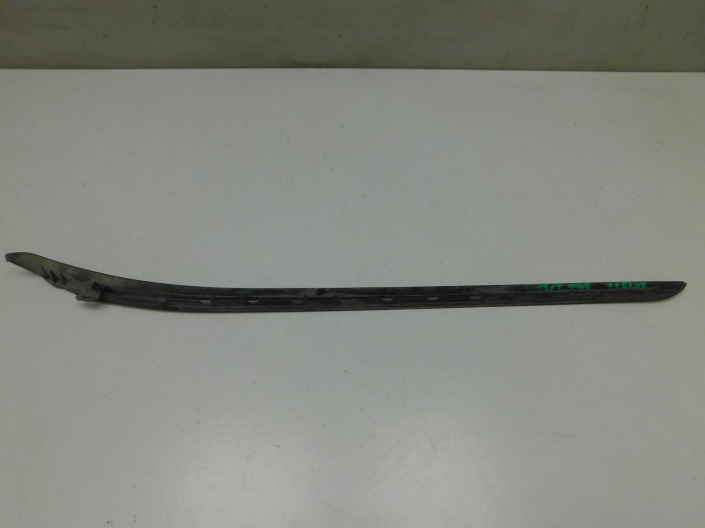 Молдинг лобового стекла