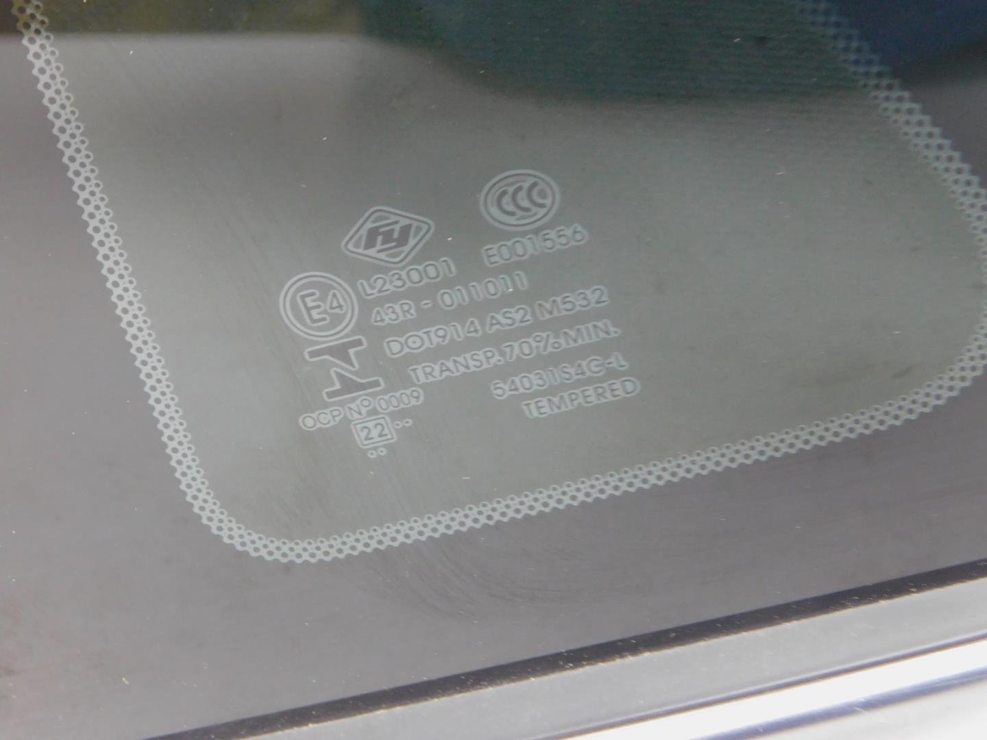 Стекло кузовное глухое левое