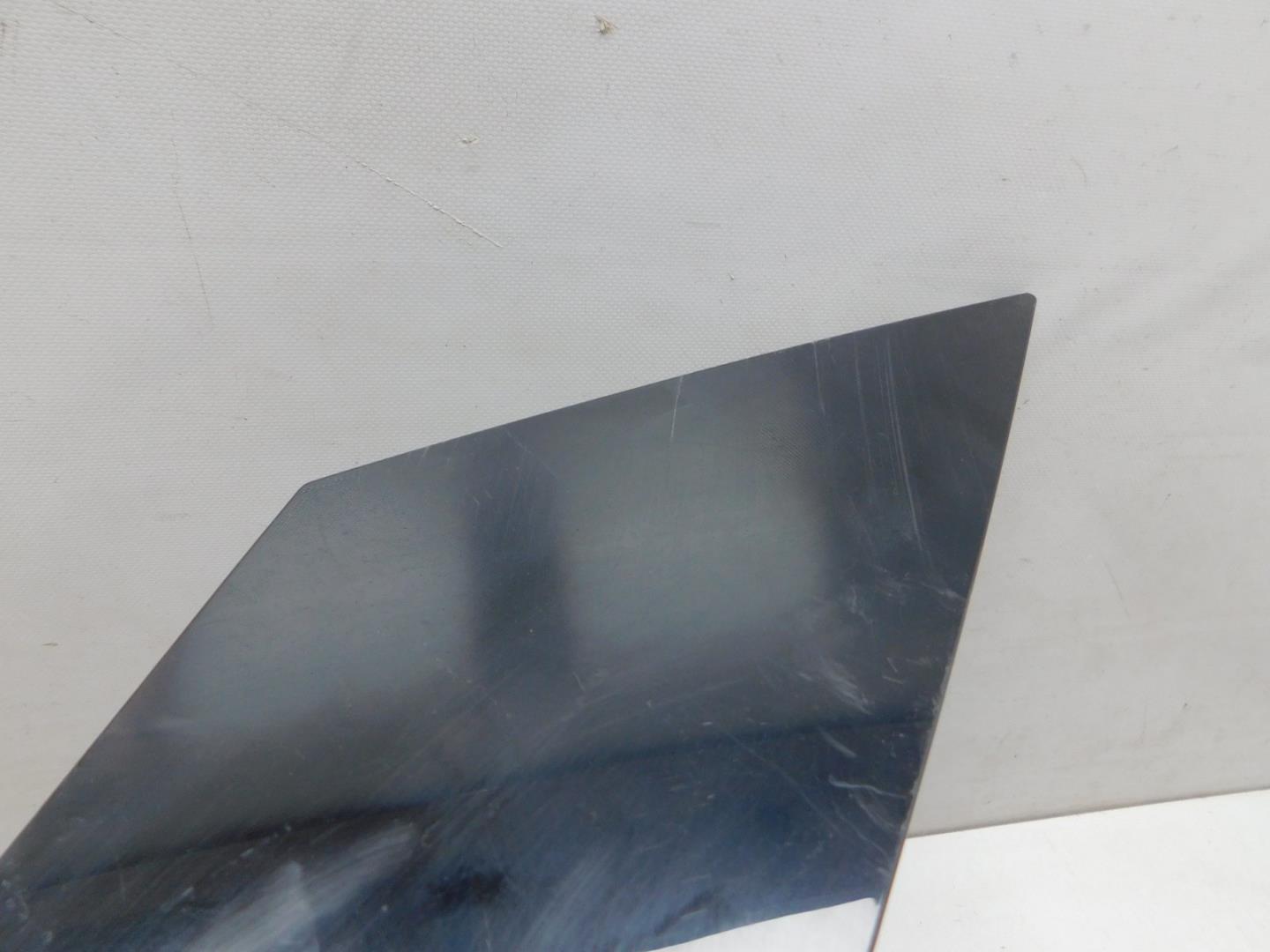 Стекло кузовное глухое левое