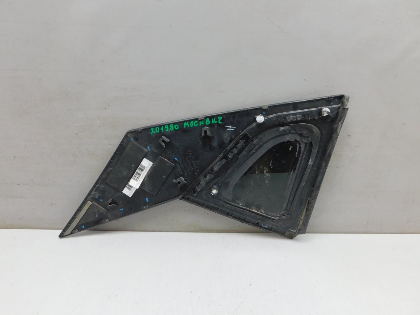 Стекло кузовное глухое левое