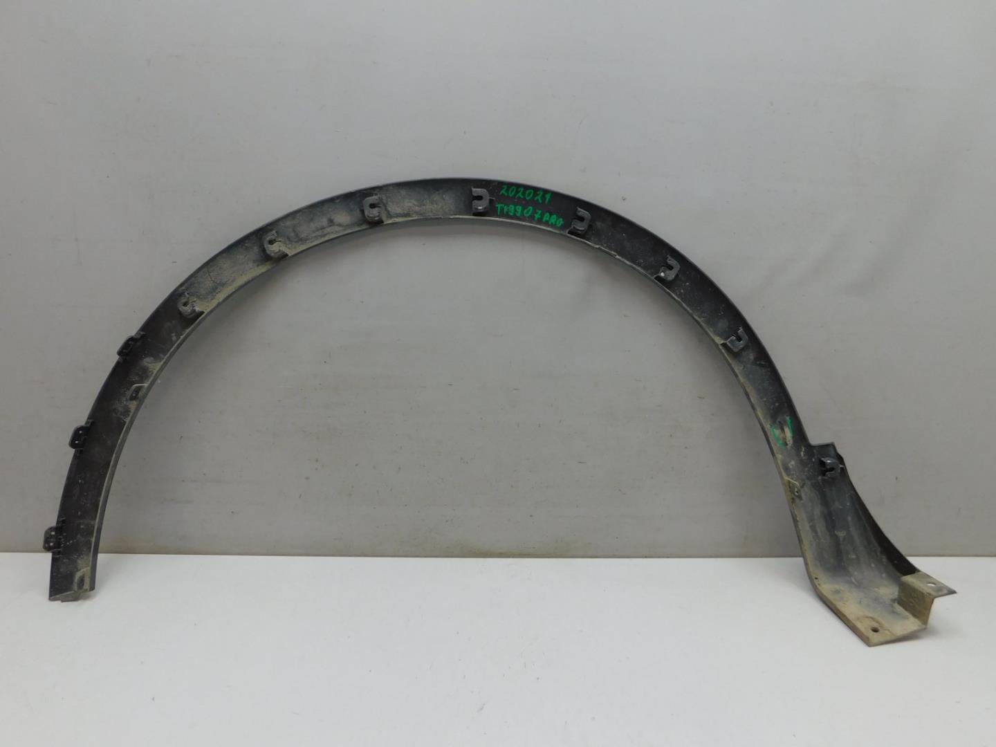 Накладка переднего крыла правого