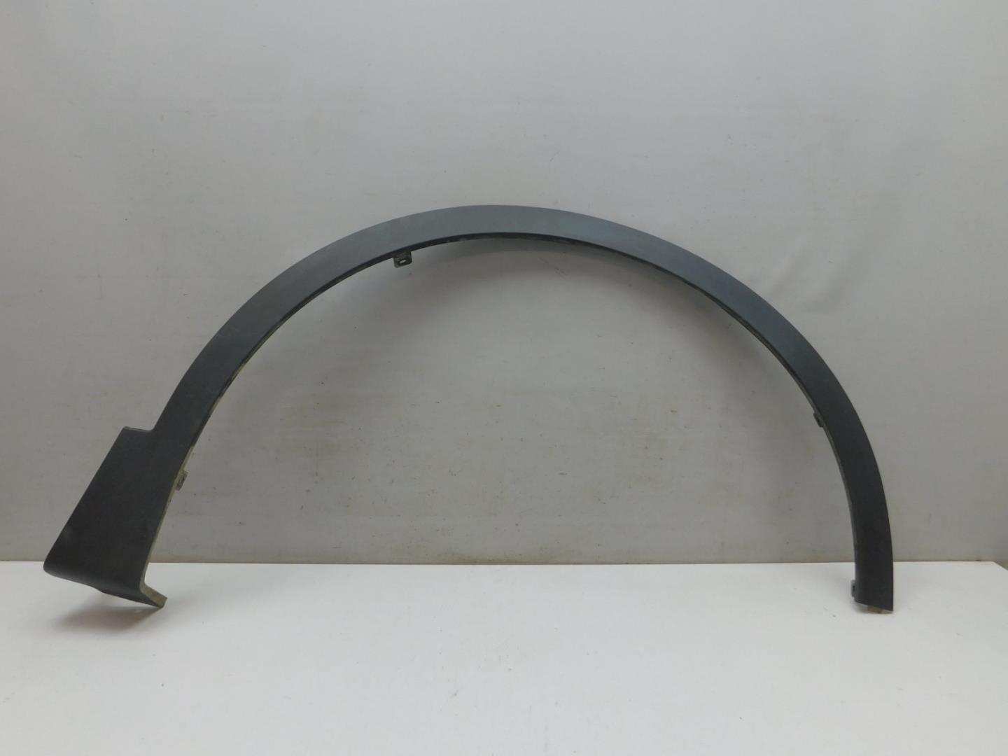 Накладка переднего крыла правого