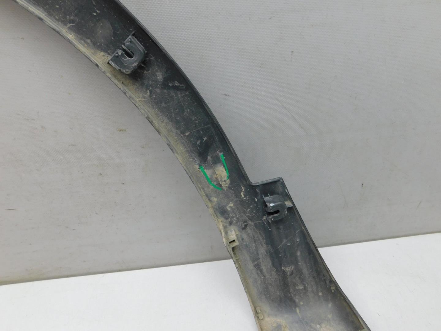 Накладка переднего крыла правого