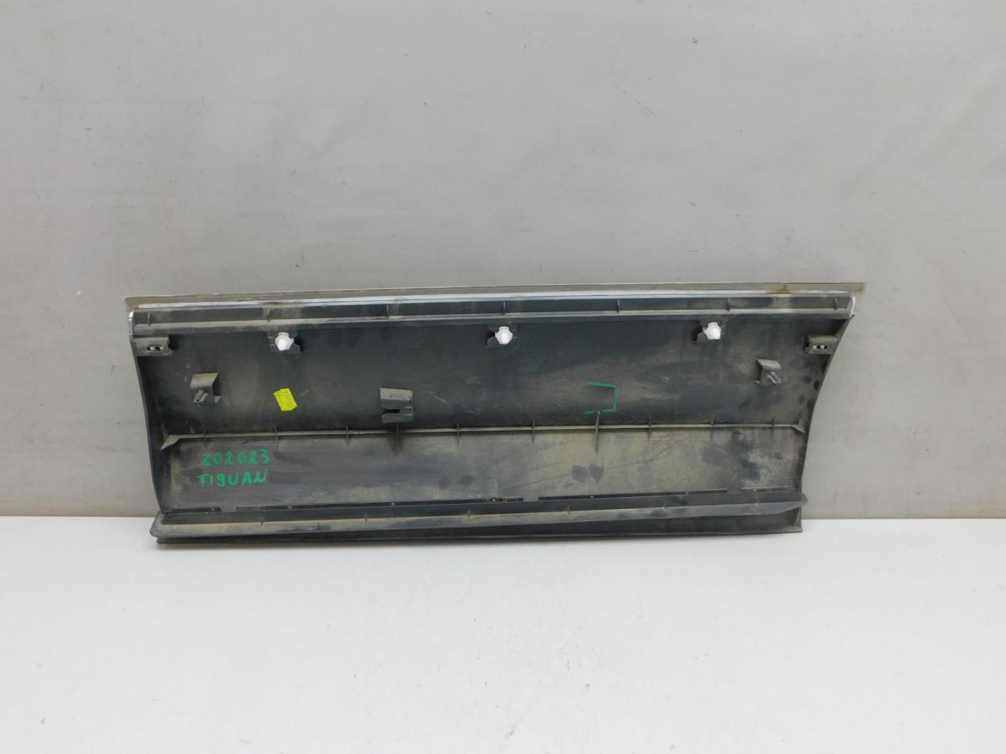 Накладка двери задней правой