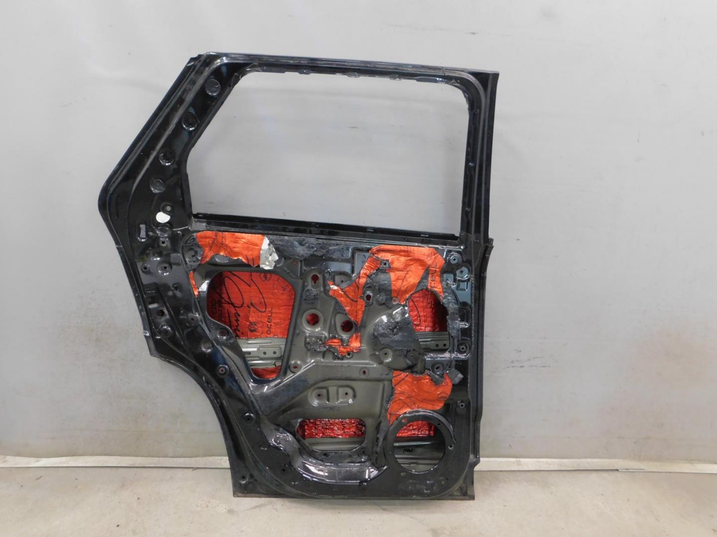 Дверь задняя левая