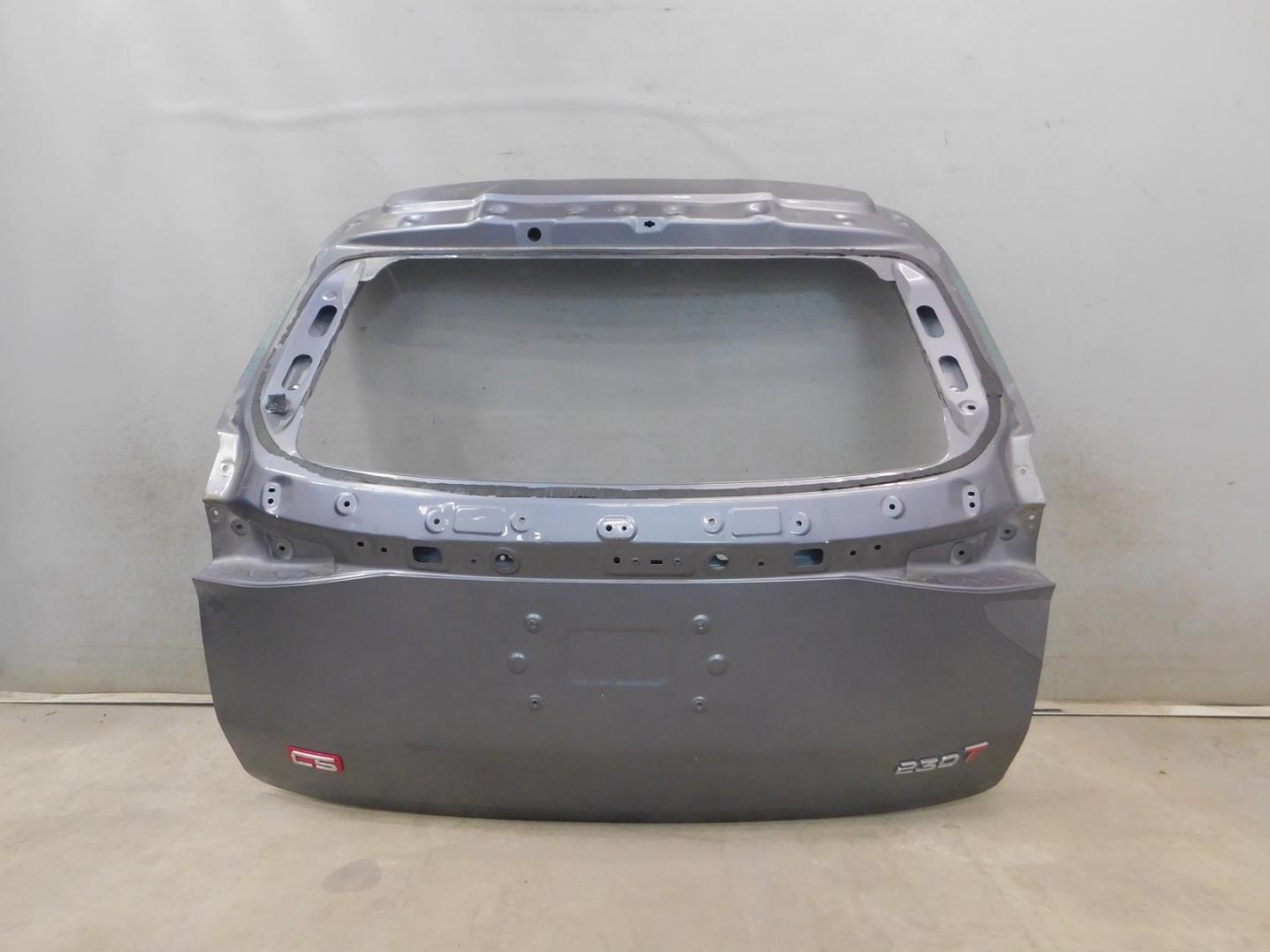 Дверь багажника