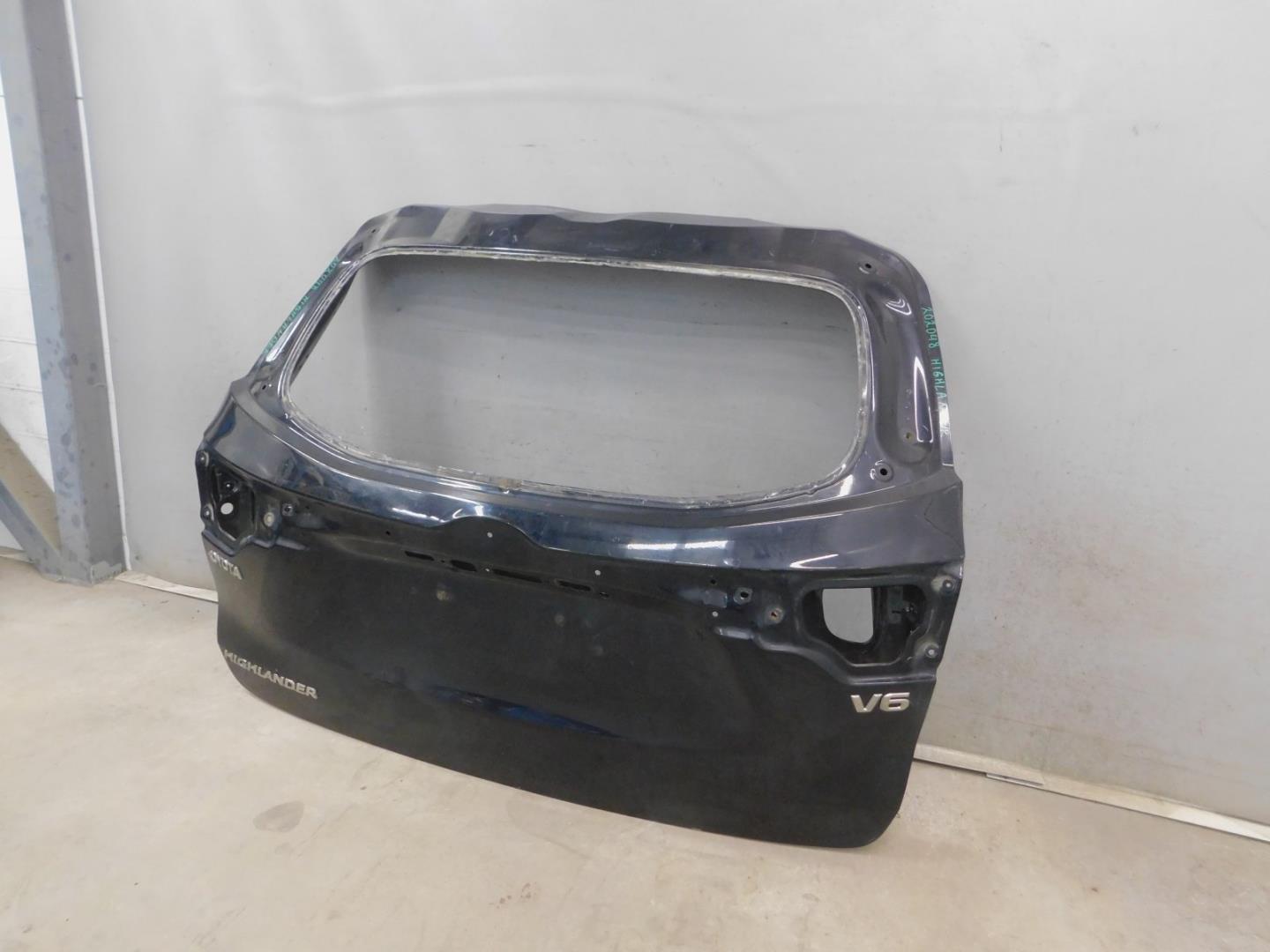 Дверь багажника