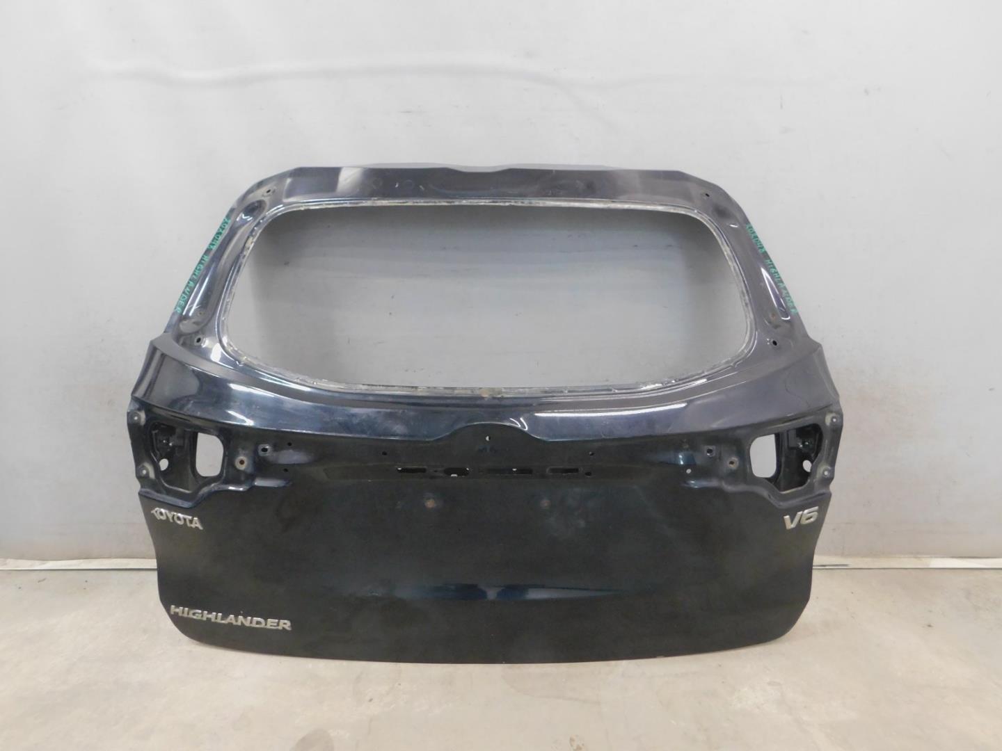 Дверь багажника