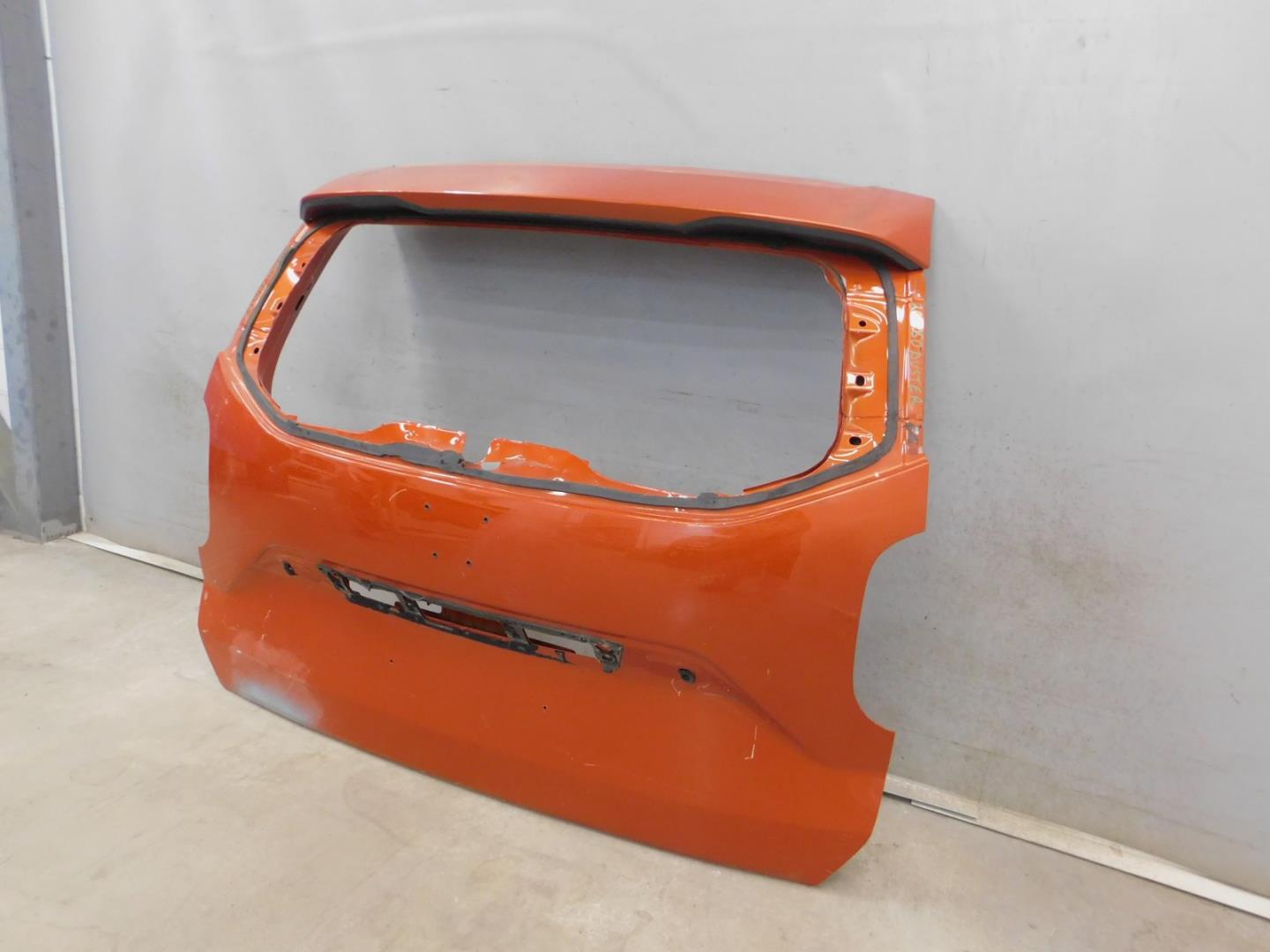 Дверь багажника