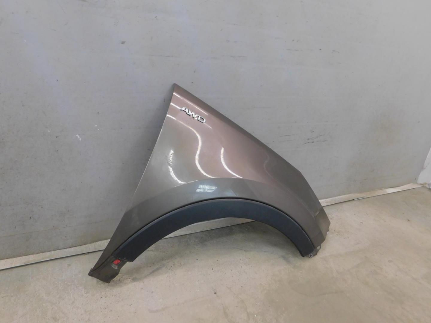 Крыло переднее правое