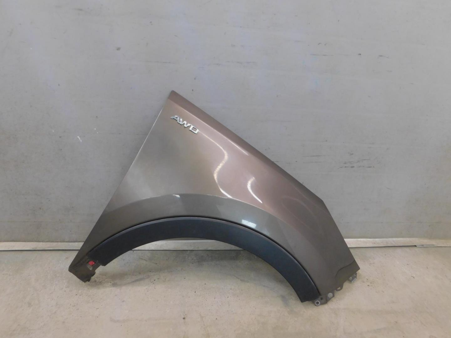 Крыло переднее правое