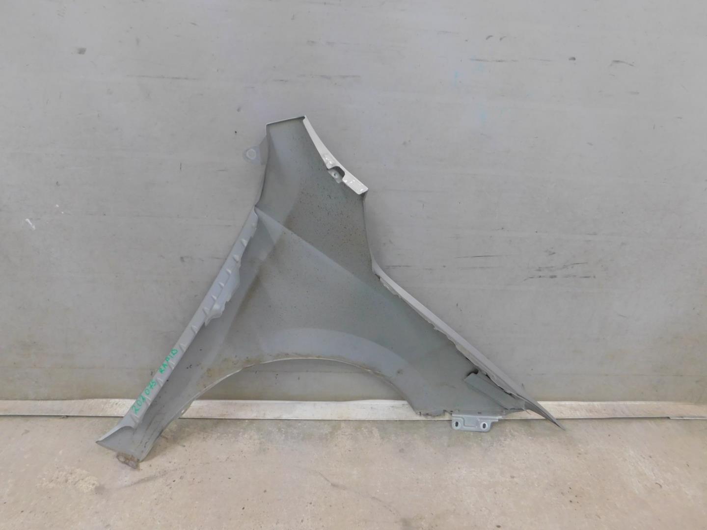 Крыло переднее левое