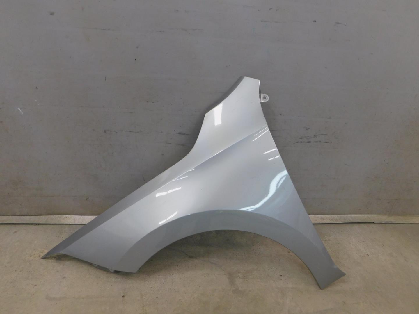 Крыло переднее левое