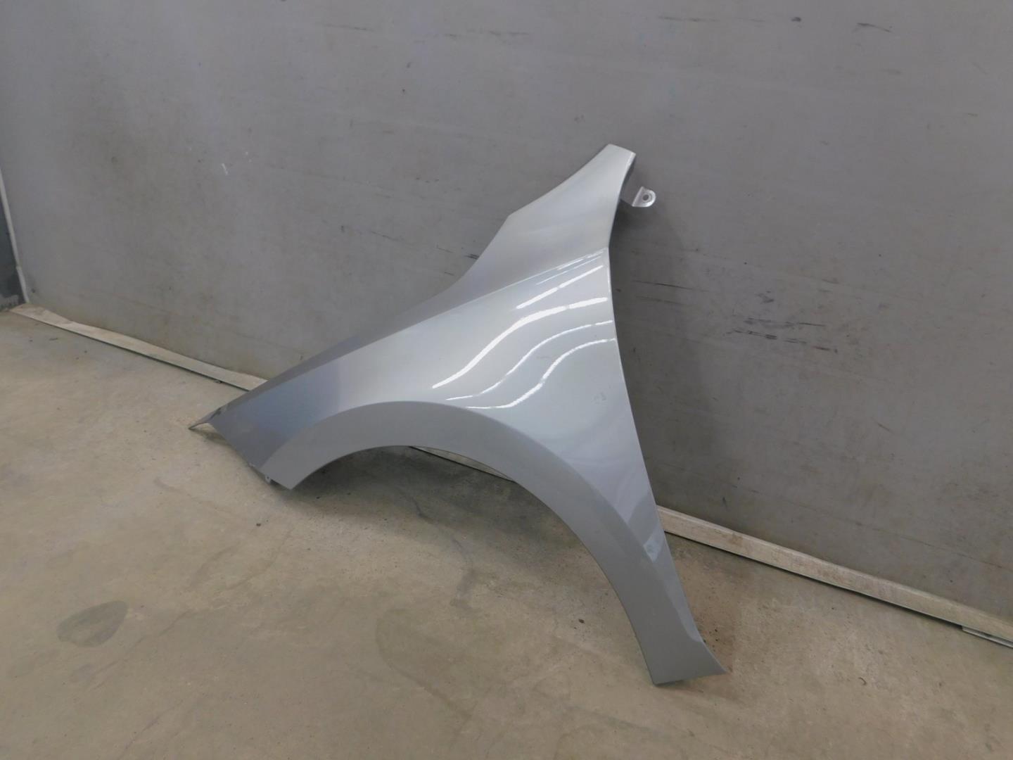 Крыло переднее левое