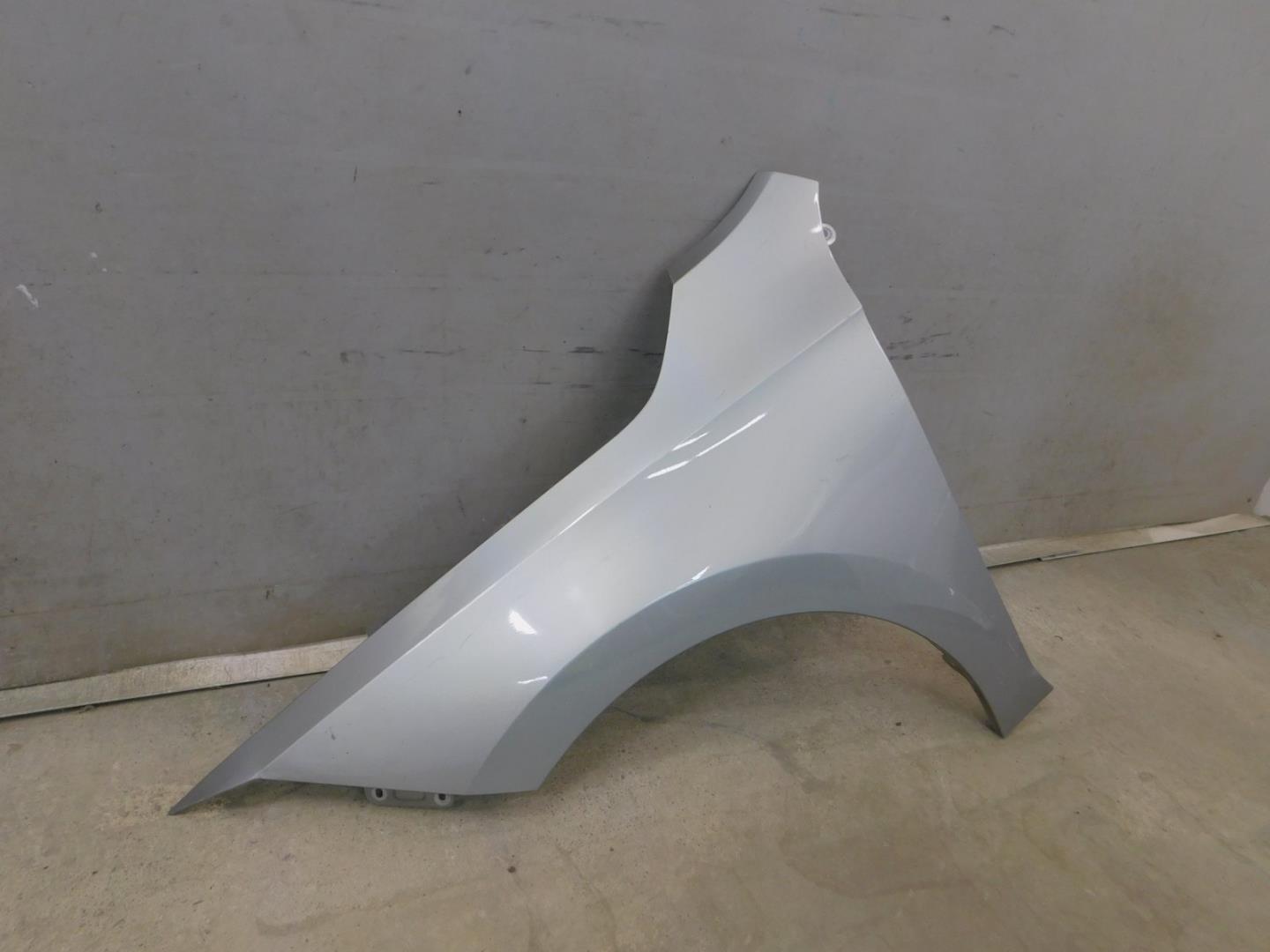 Крыло переднее левое