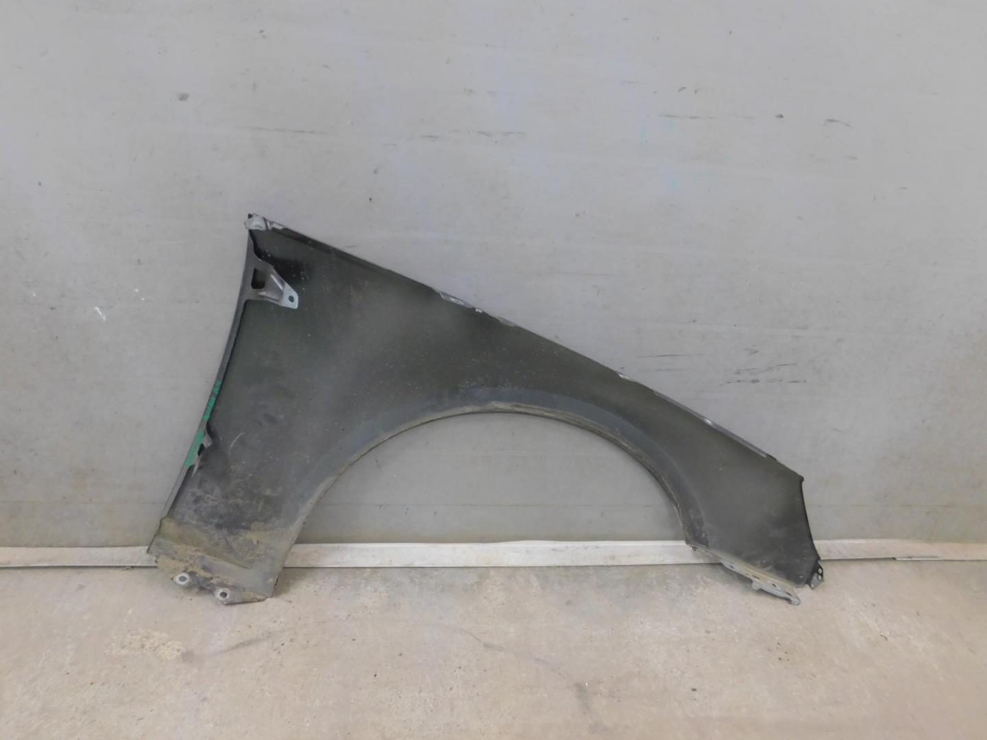 Крыло переднее левое