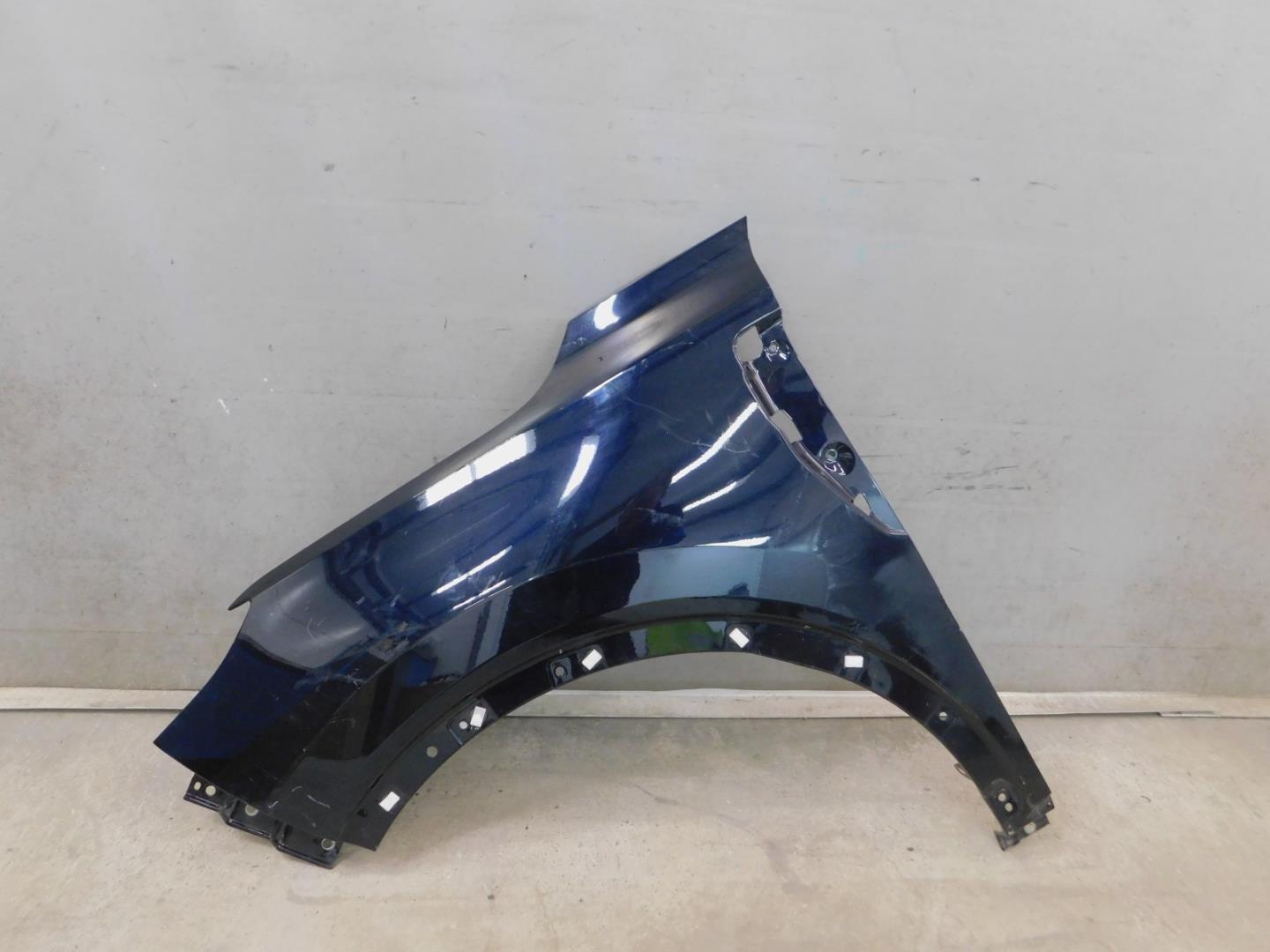 Крыло переднее левое