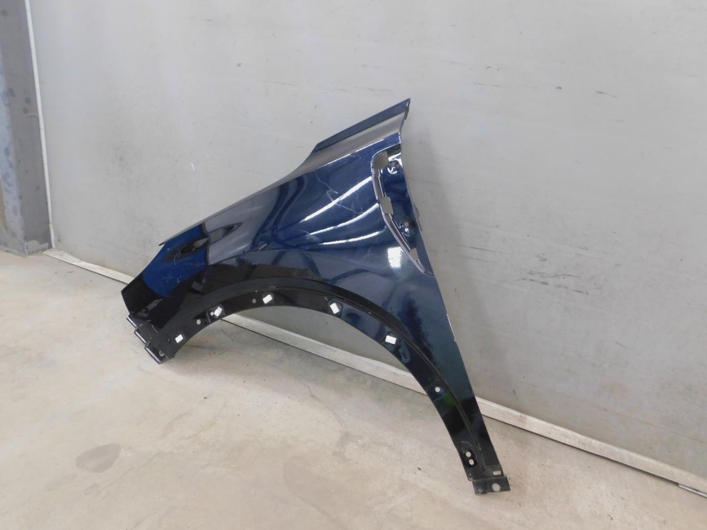 Крыло переднее левое