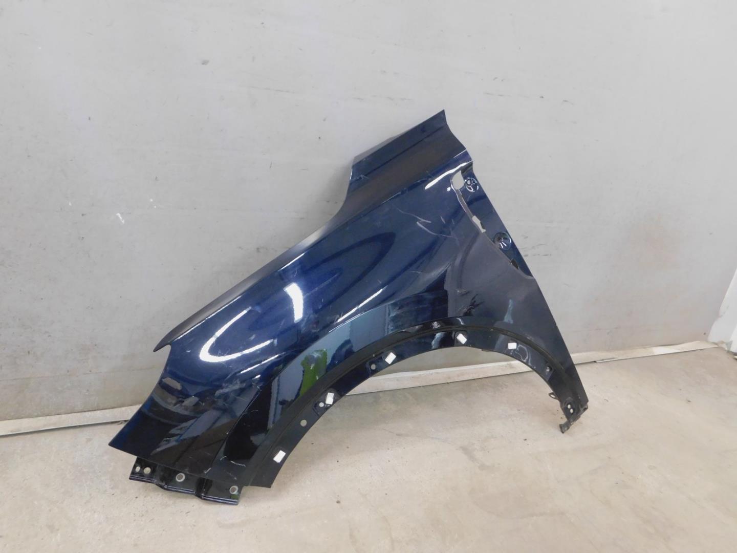 Крыло переднее левое