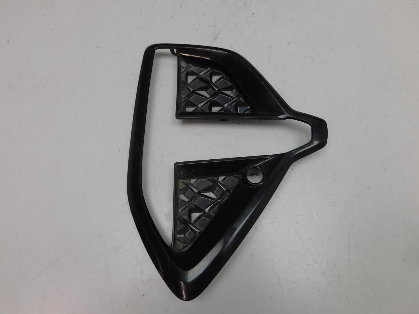 Решетка в бампер правая