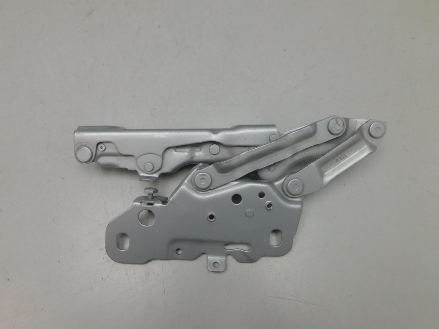 Петля капота левая