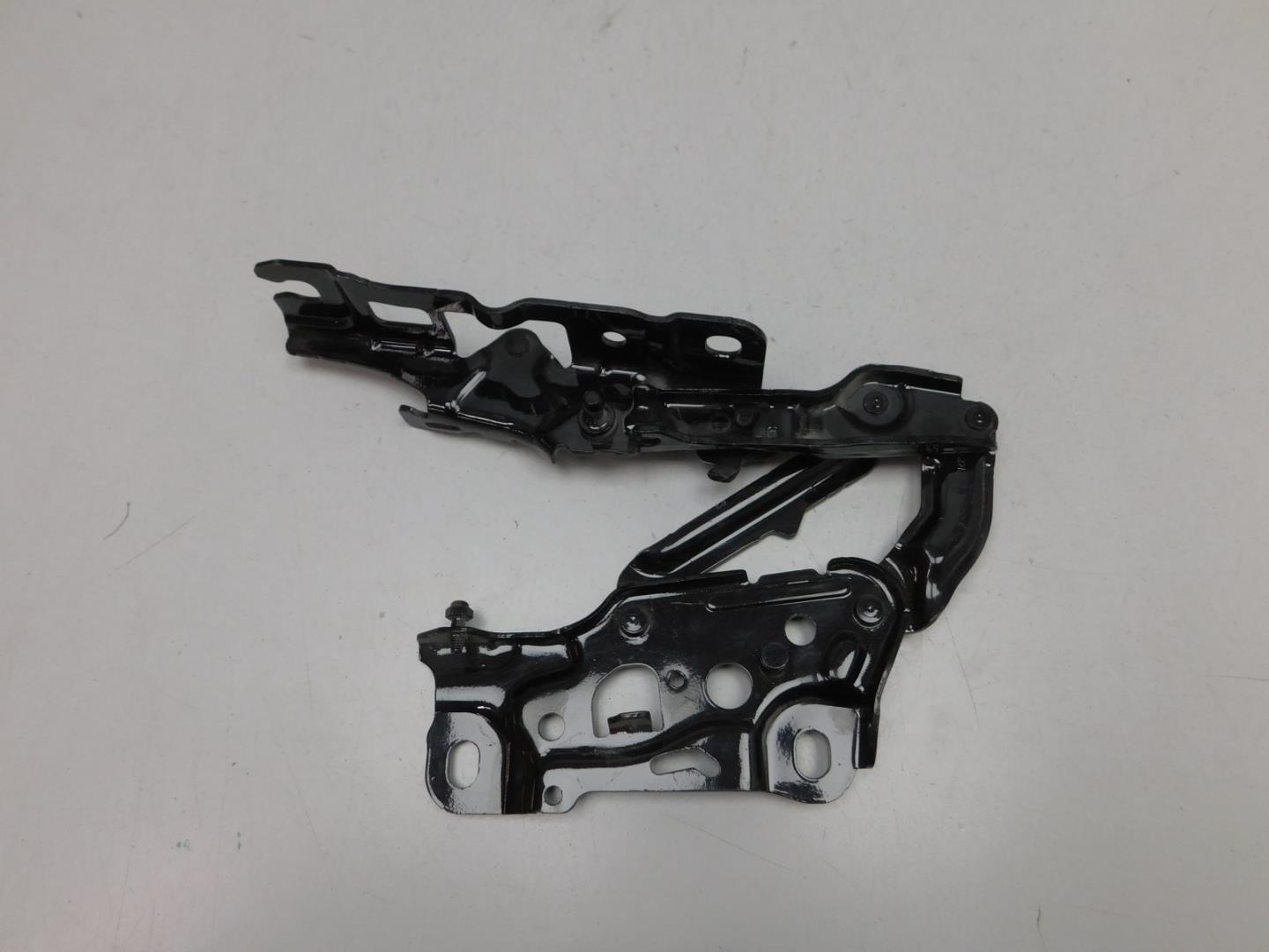 Петля капота правая