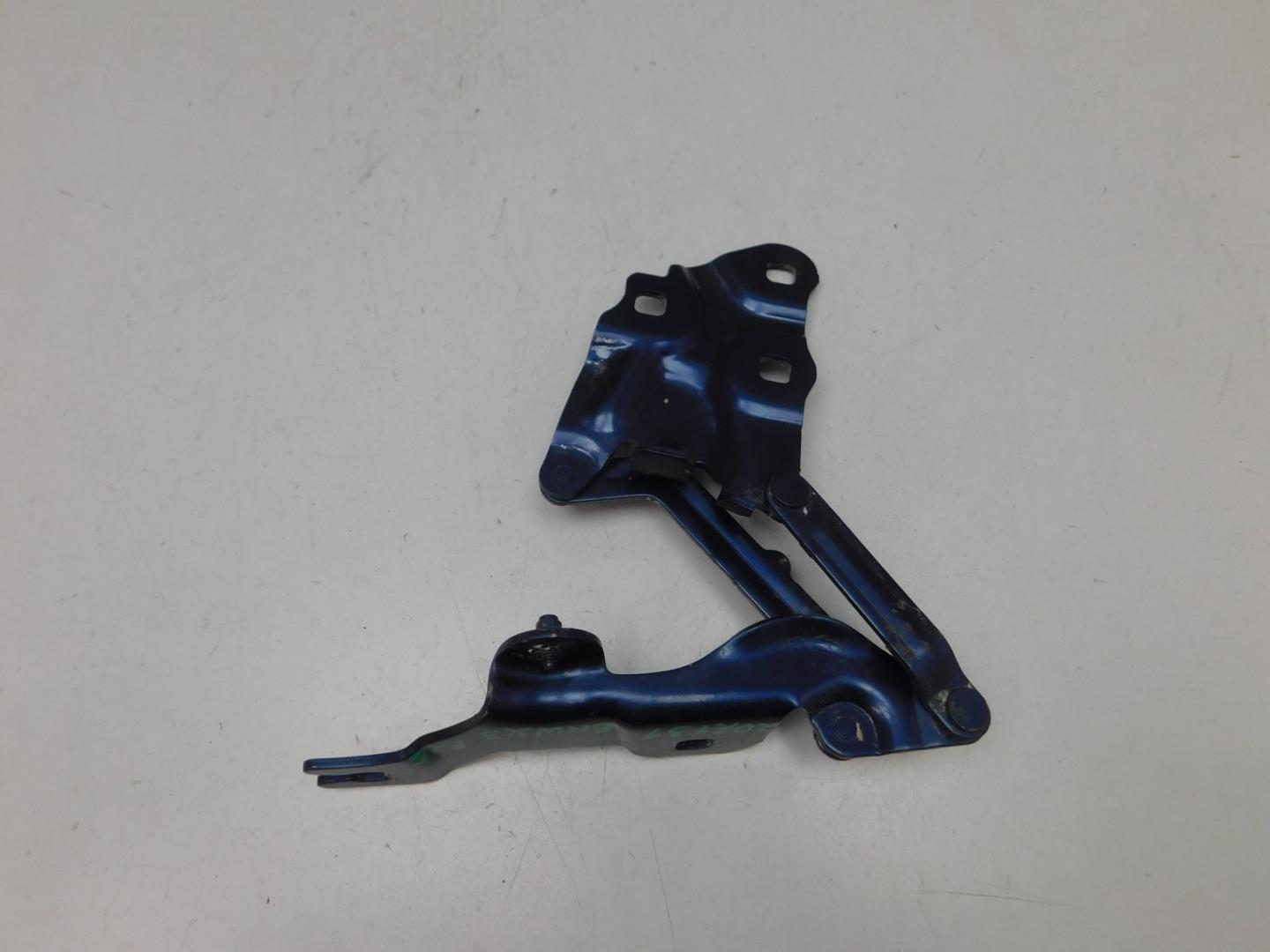 Петля капота правая