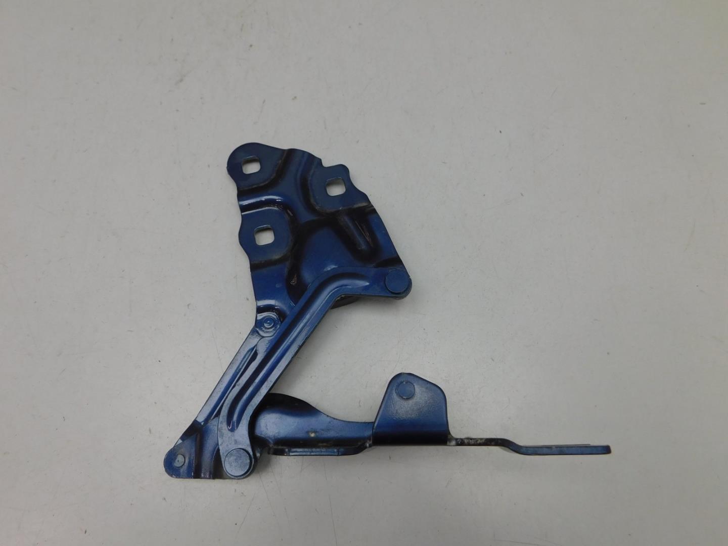 Петля капота правая