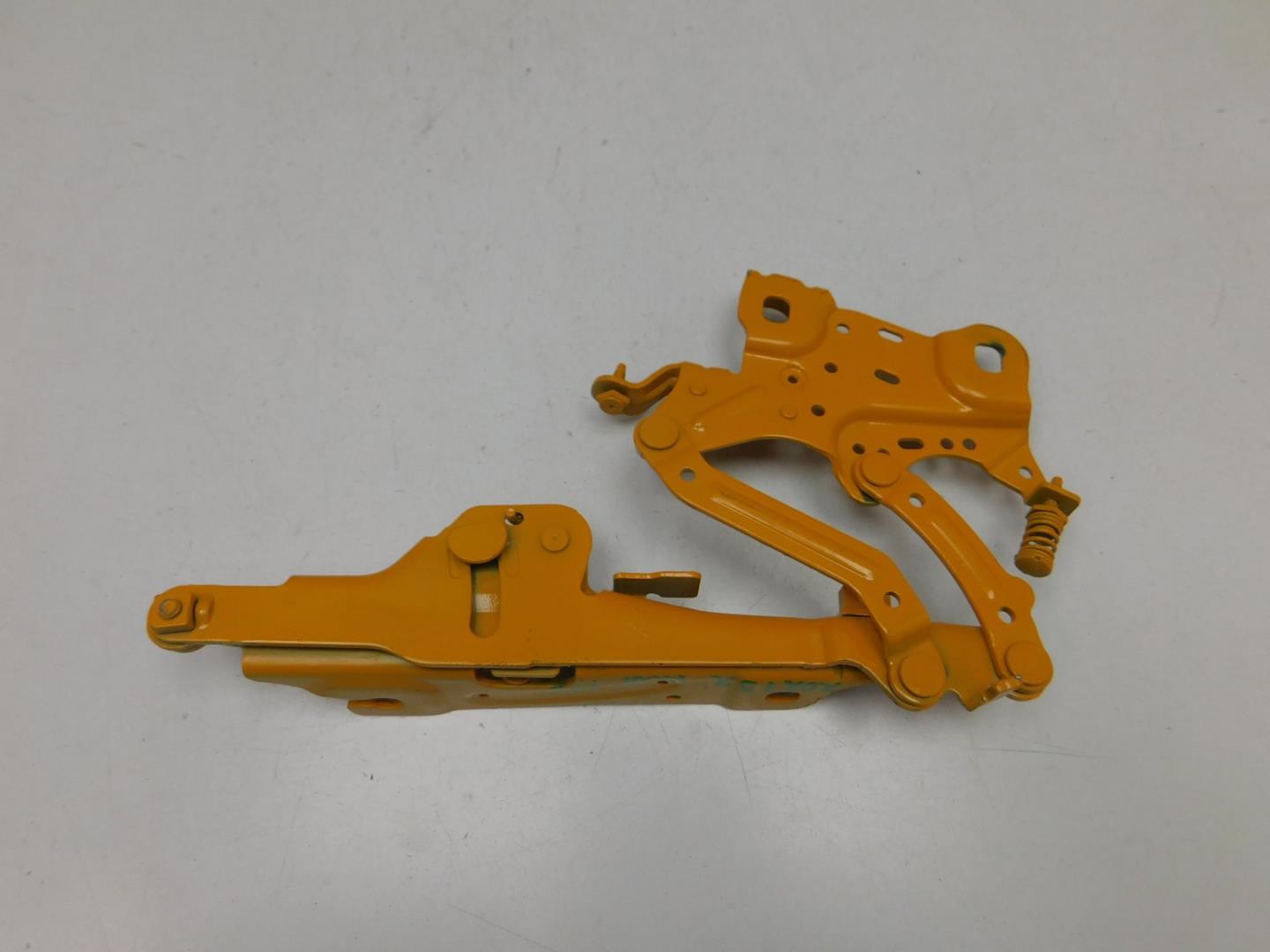 Петля капота правая